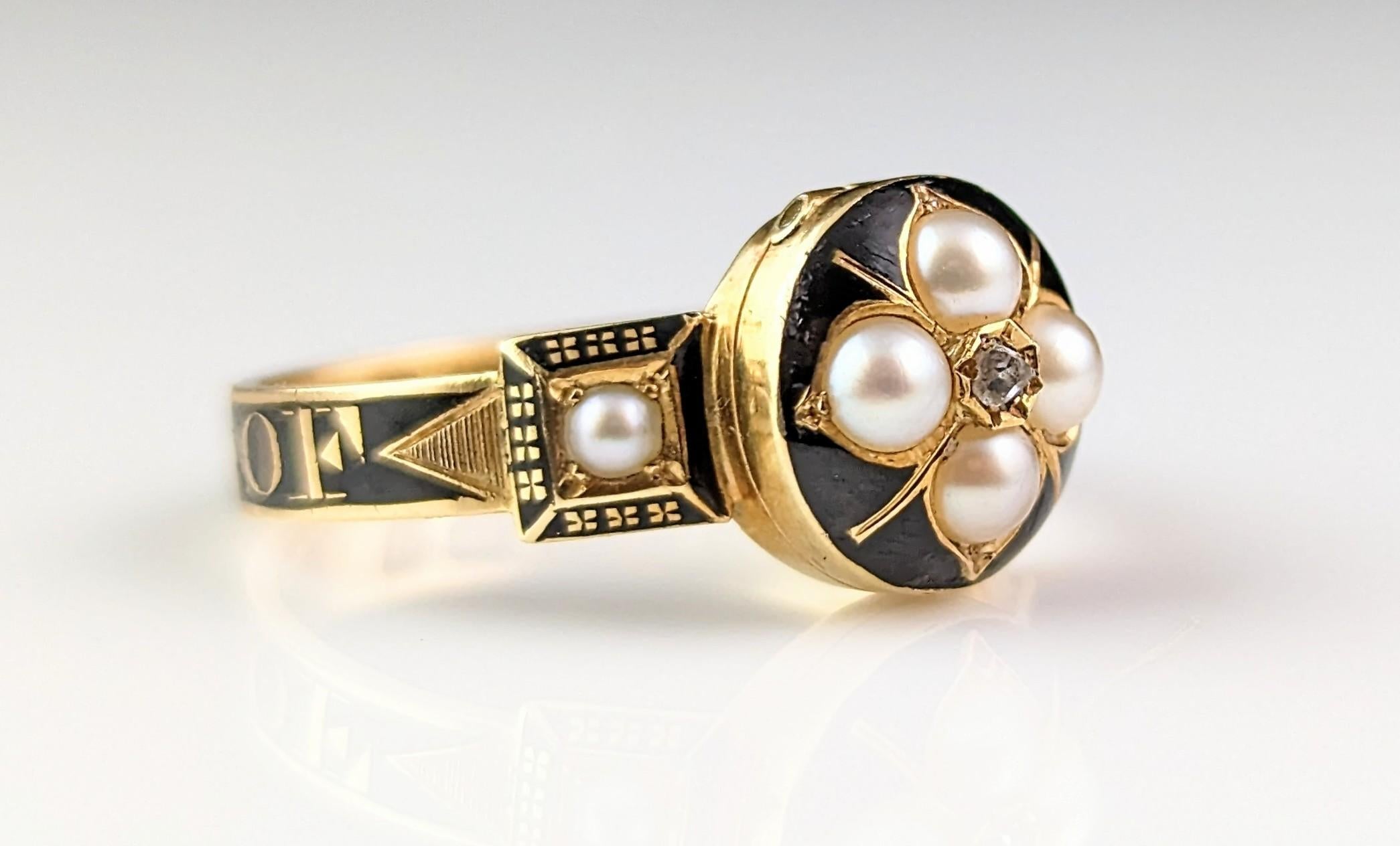 Antique 18k gold Mourning locket ring, Black enamel, Diamond and Pearl  For Sale 7