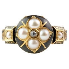 Antique 18k gold Mourning locket ring, Black enamel, Diamond and Pearl 