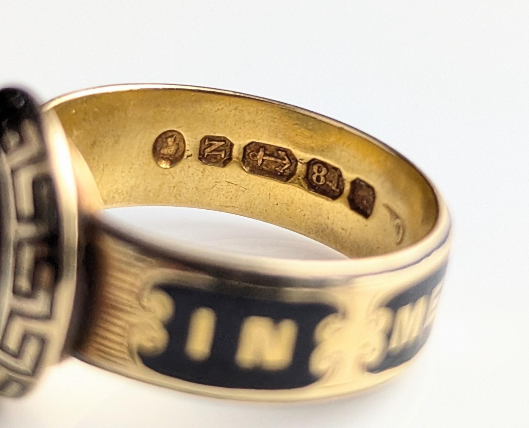 Antique 18k gold mourning ring, Black enamel, Agate, Victorian For Sale 5