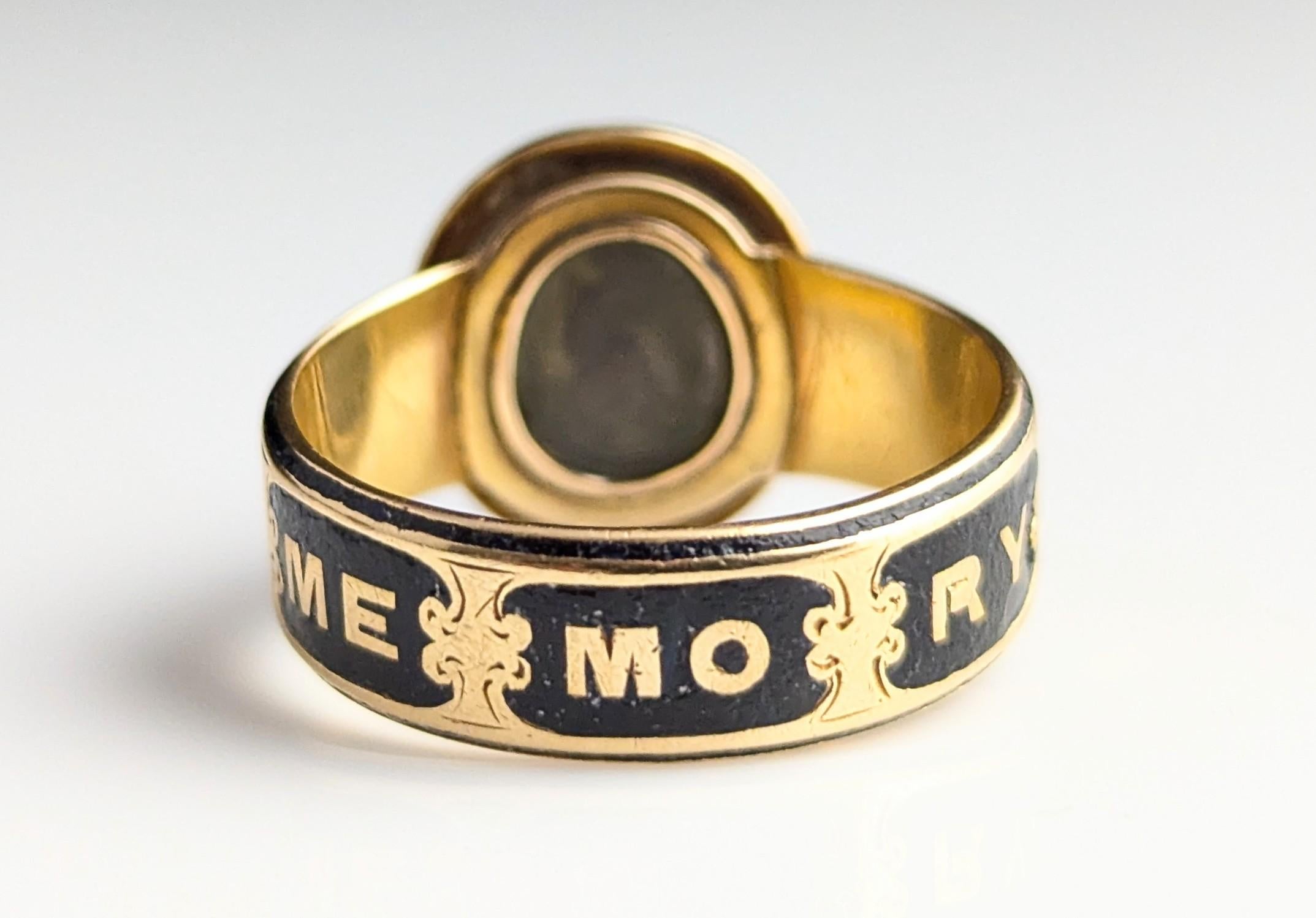 Antique 18k gold mourning ring, Black enamel, Agate, Victorian For Sale 6