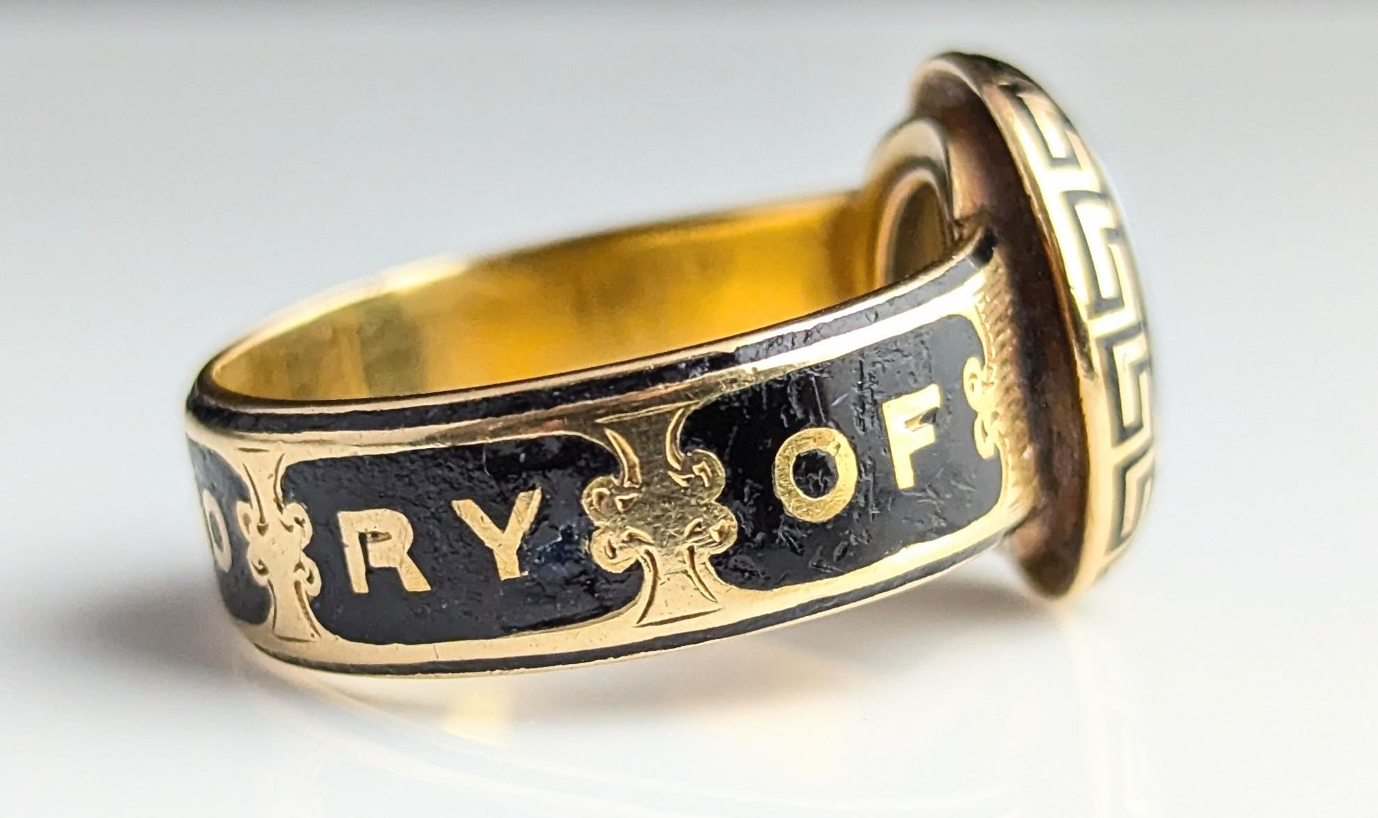 Antique 18k gold mourning ring, Black enamel, Agate, Victorian For Sale 3