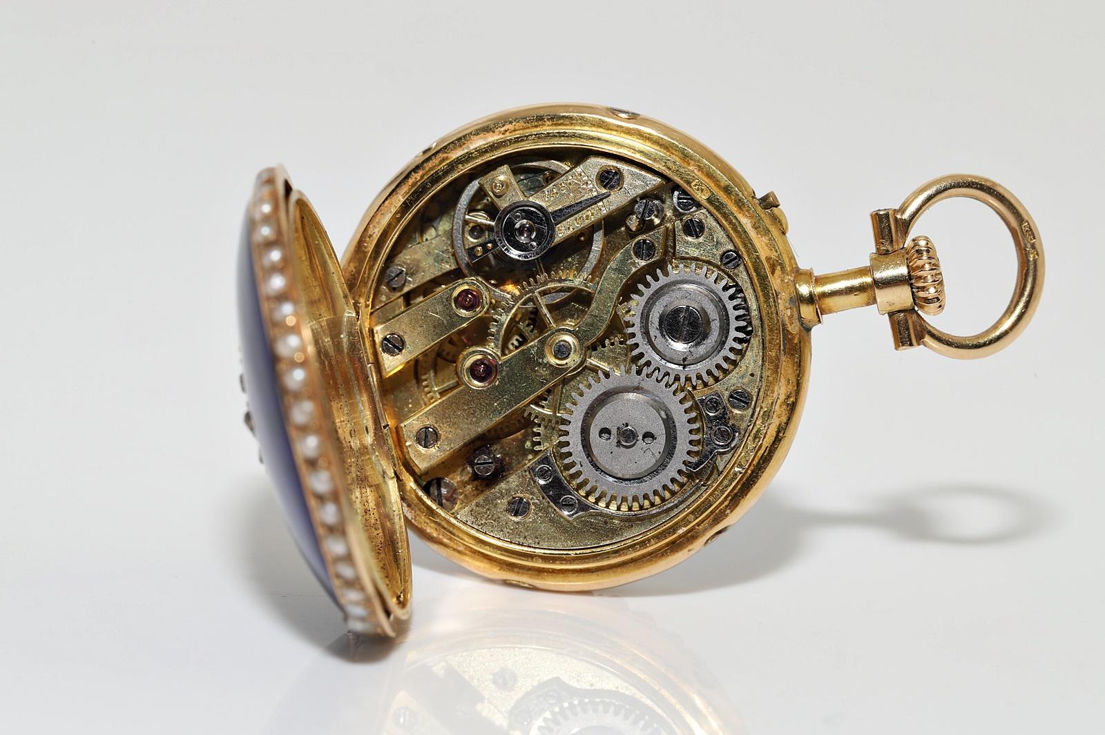Antike Uhren-Halskette mit Anhänger aus 18 Karat Gold mit natürlichem Diamanten im Rosenschliff und Emaille im Angebot 1