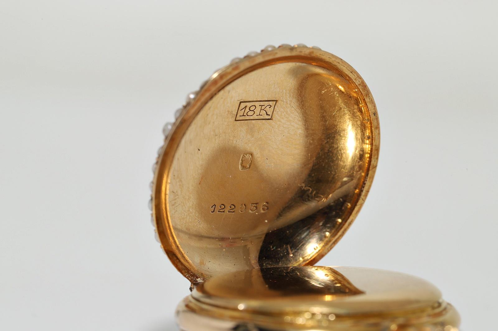 Antike Uhren-Halskette mit Anhänger aus 18 Karat Gold mit natürlichem Diamanten im Rosenschliff und Emaille im Angebot 2
