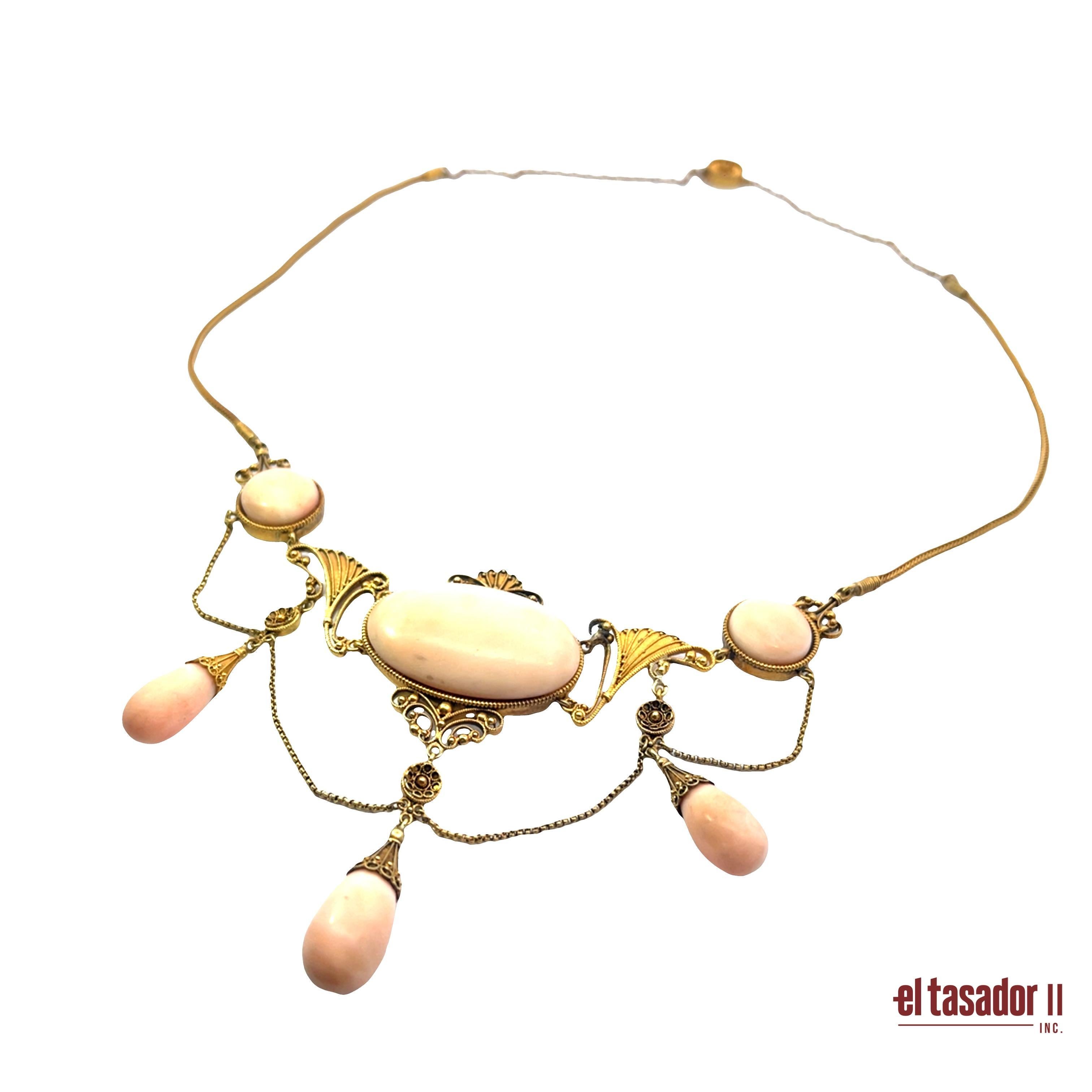 Art Déco Collana antica in oro 18 carati con corallo pelle d'angelo in vendita