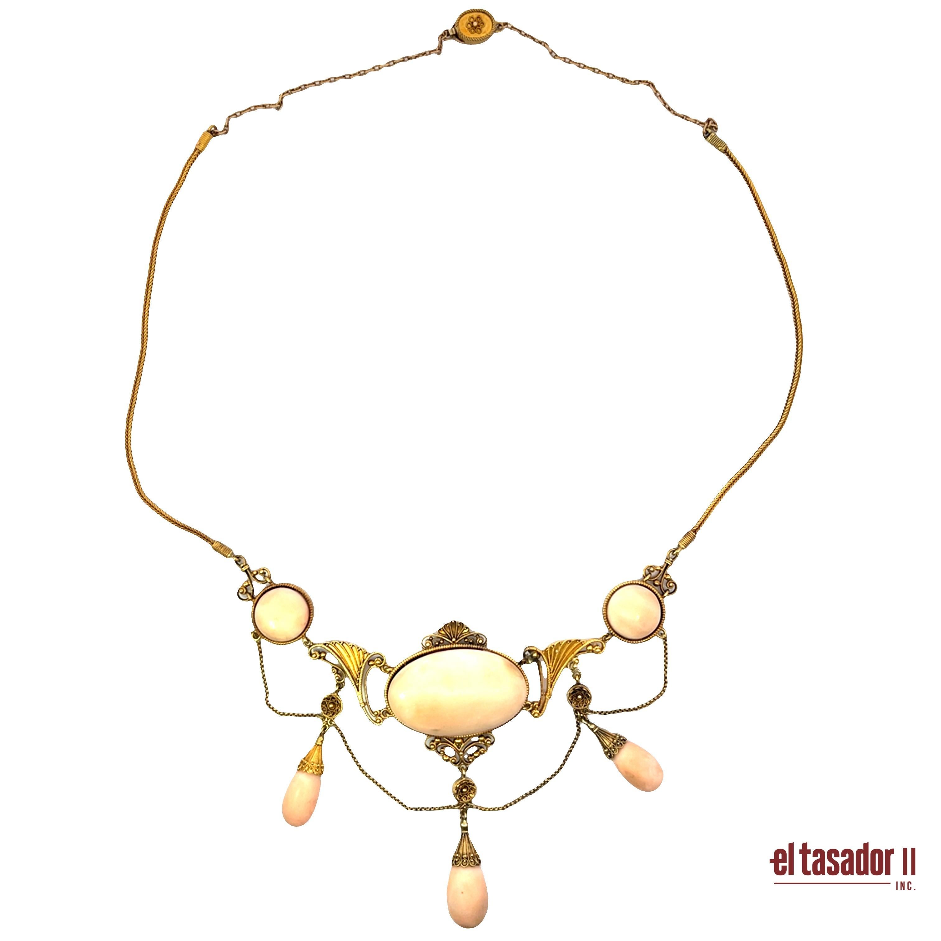 Cabochon Collana antica in oro 18 carati con corallo pelle d'angelo in vendita