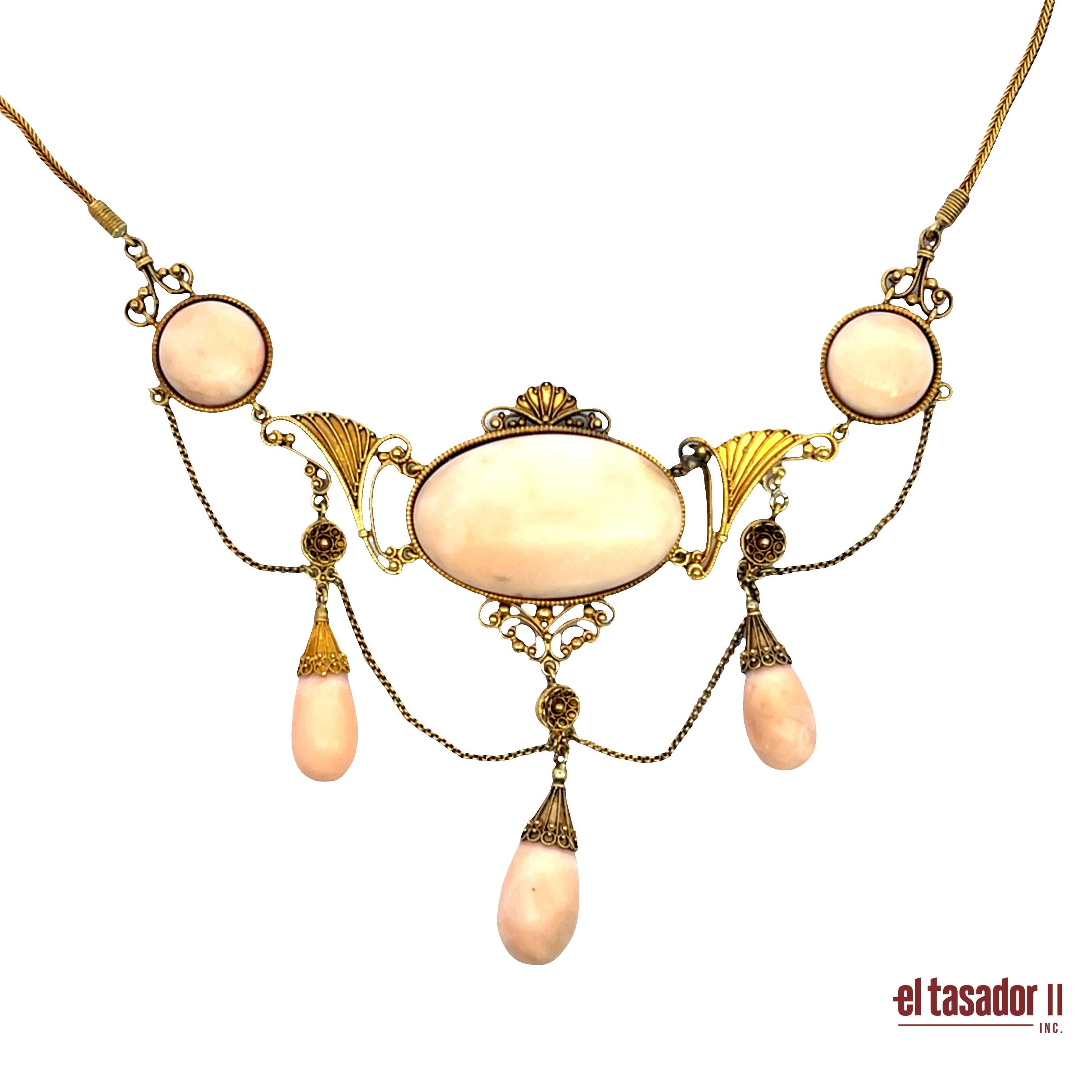 Collana antica in oro 18 carati con corallo pelle d'angelo In condizioni buone in vendita a Aventura, FL