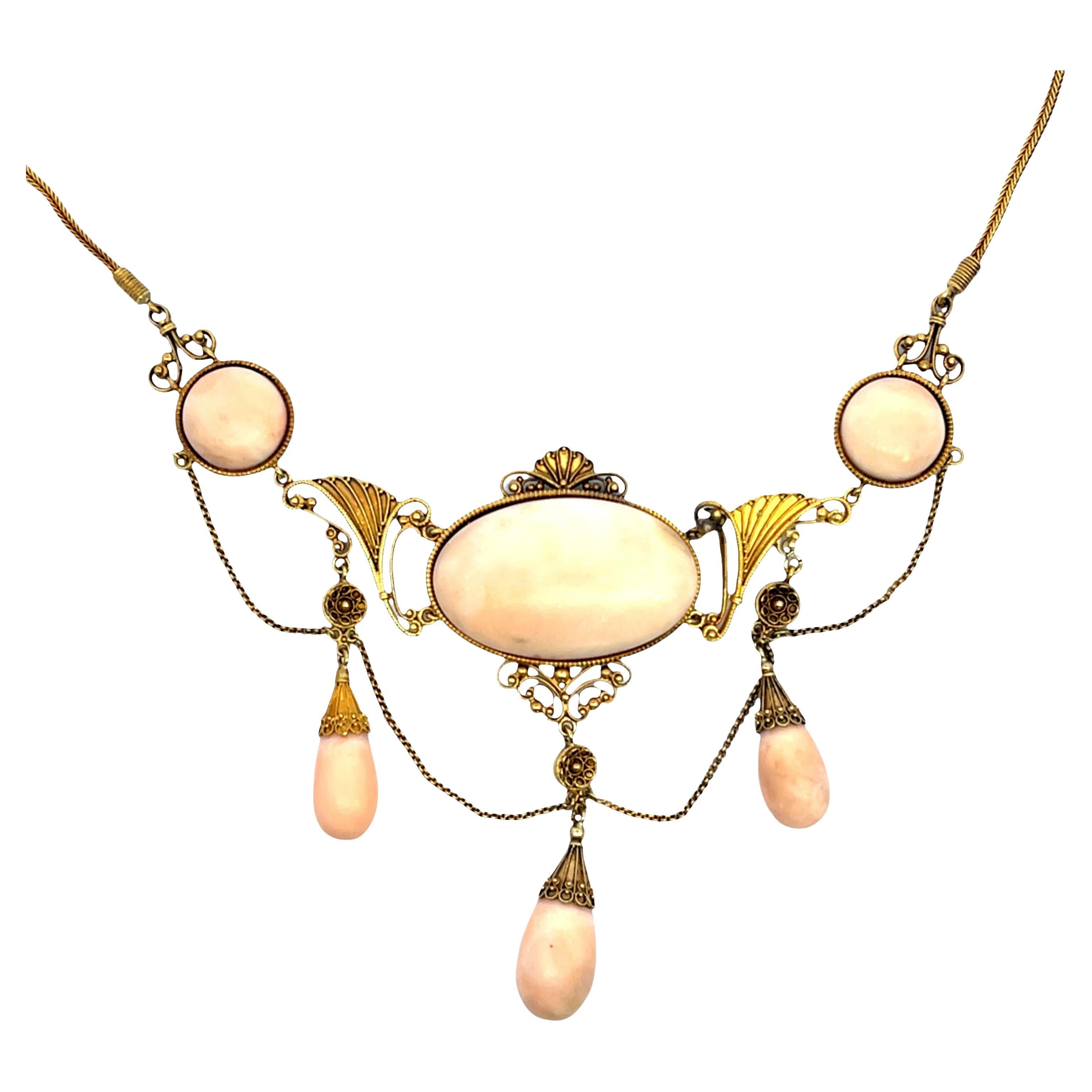 Collana antica in oro 18 carati con corallo pelle d'angelo in vendita