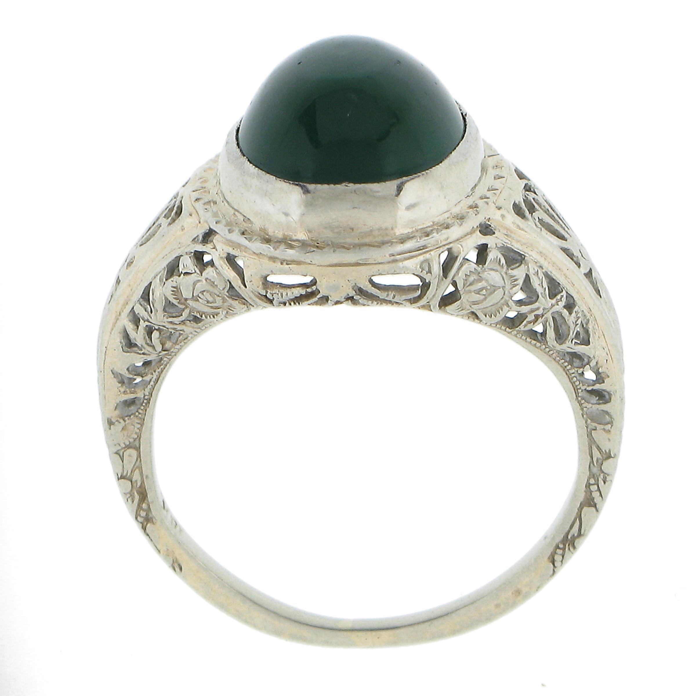 Antique 18K Gold Oval Cabochon Cut Onyx or Chrysoprase Solitaire Filigree Ring For Sale 3