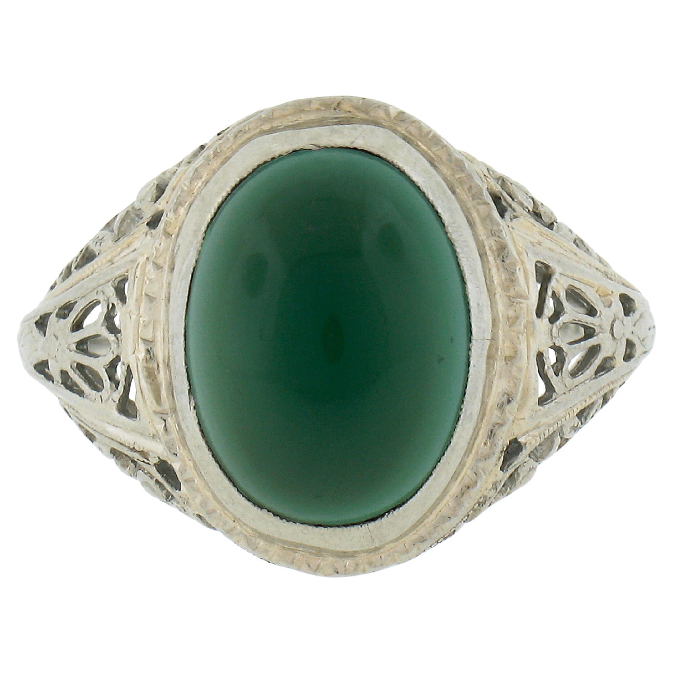 Antique 18K Gold Oval Cabochon Cut Onyx or Chrysoprase Solitaire Filigree Ring For Sale