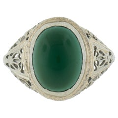 Antique 18K Gold Oval Cabochon Cut Onyx or Chrysoprase Solitaire Filigree Ring