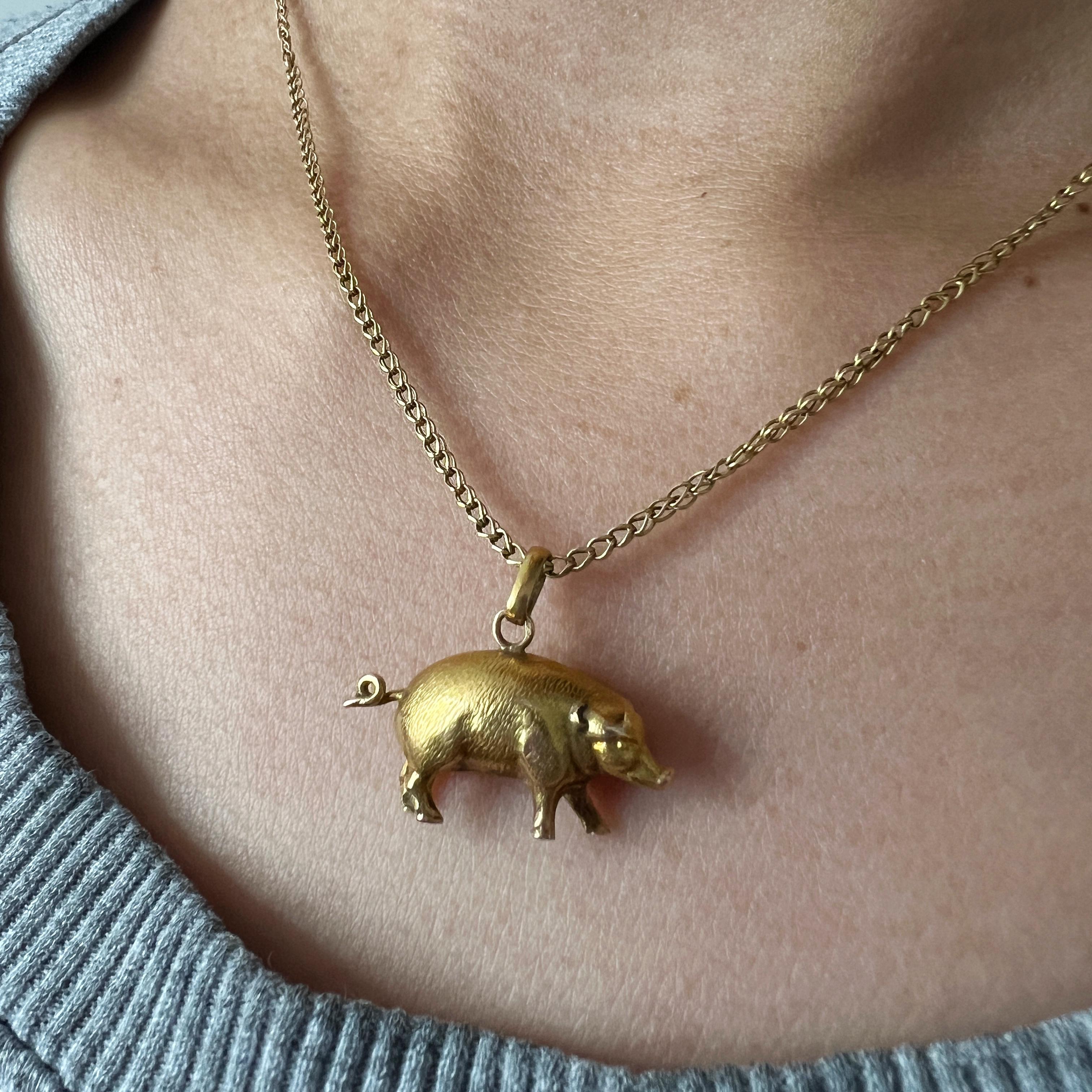 Antique 18K gold pig charm pendant In Good Condition In Versailles, FR