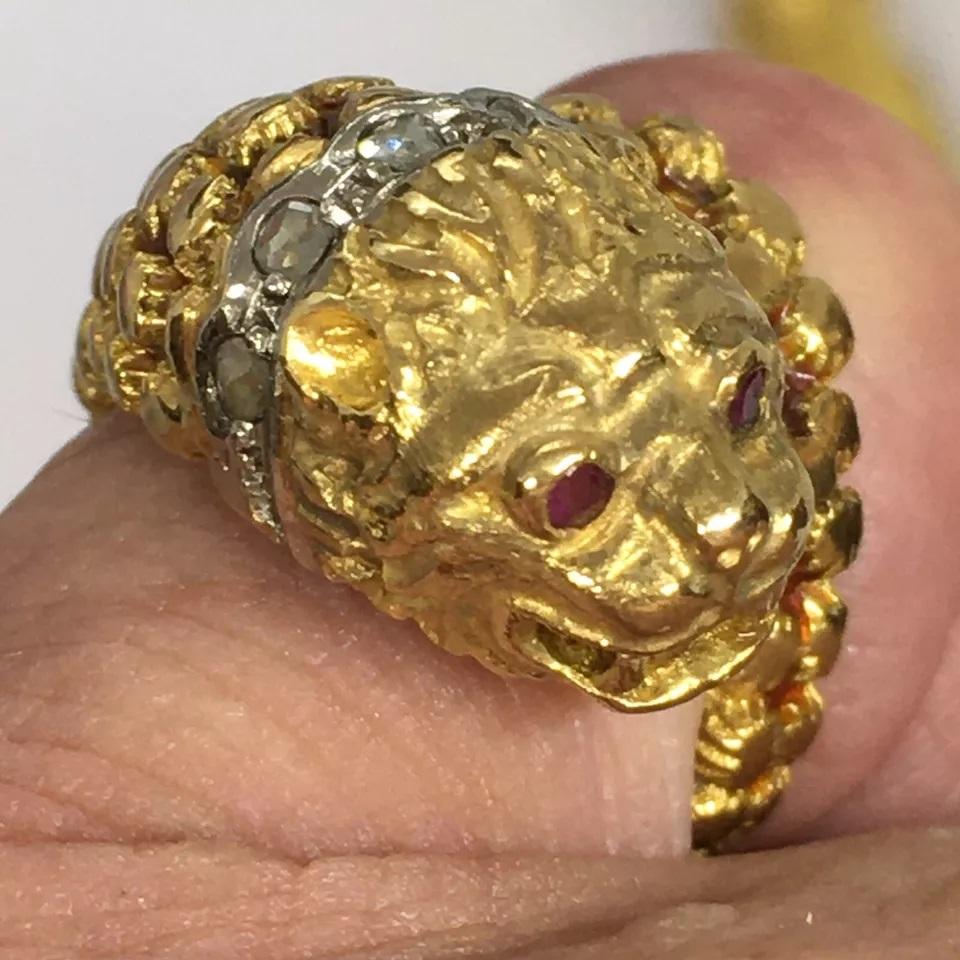 Antique 18K GOLD Possible Llias Lalaounis Ring 7.7 Gram Size 5 Adjustable Enamel

Add a touch of ancient beauty to your jewelry collection with this stunning 18K gold ring. The ring features a pavé setting style with a secondary ruby stone and a