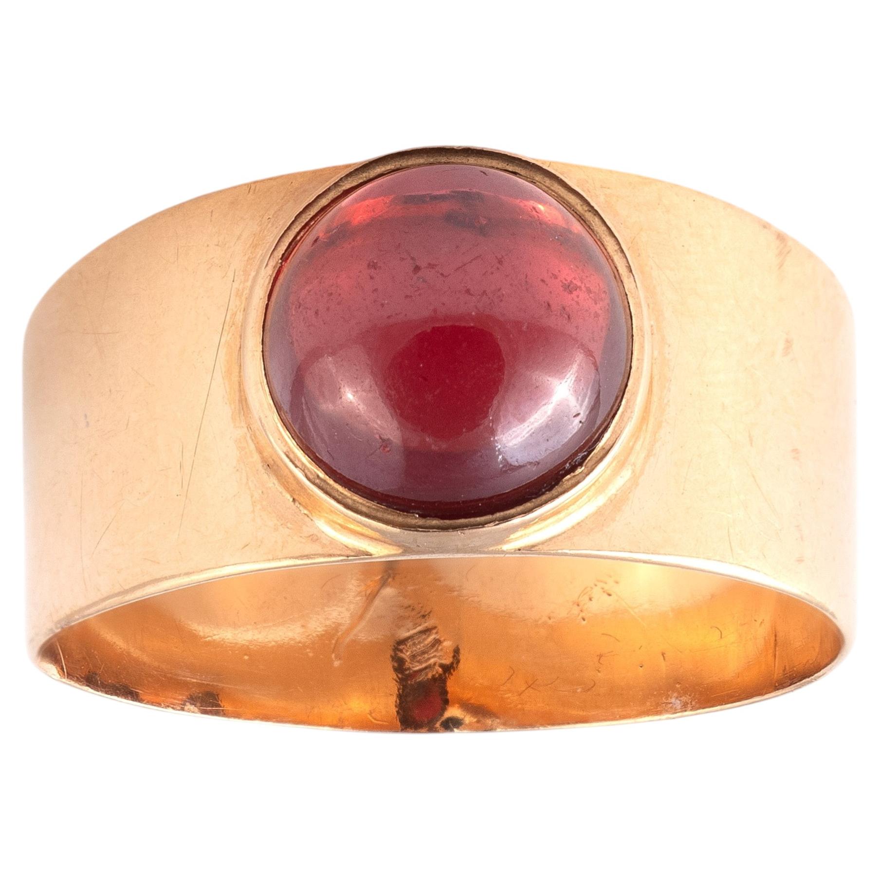 Antiker 18K Goldring mit rundem Cabochon Granat CIRCA 1890