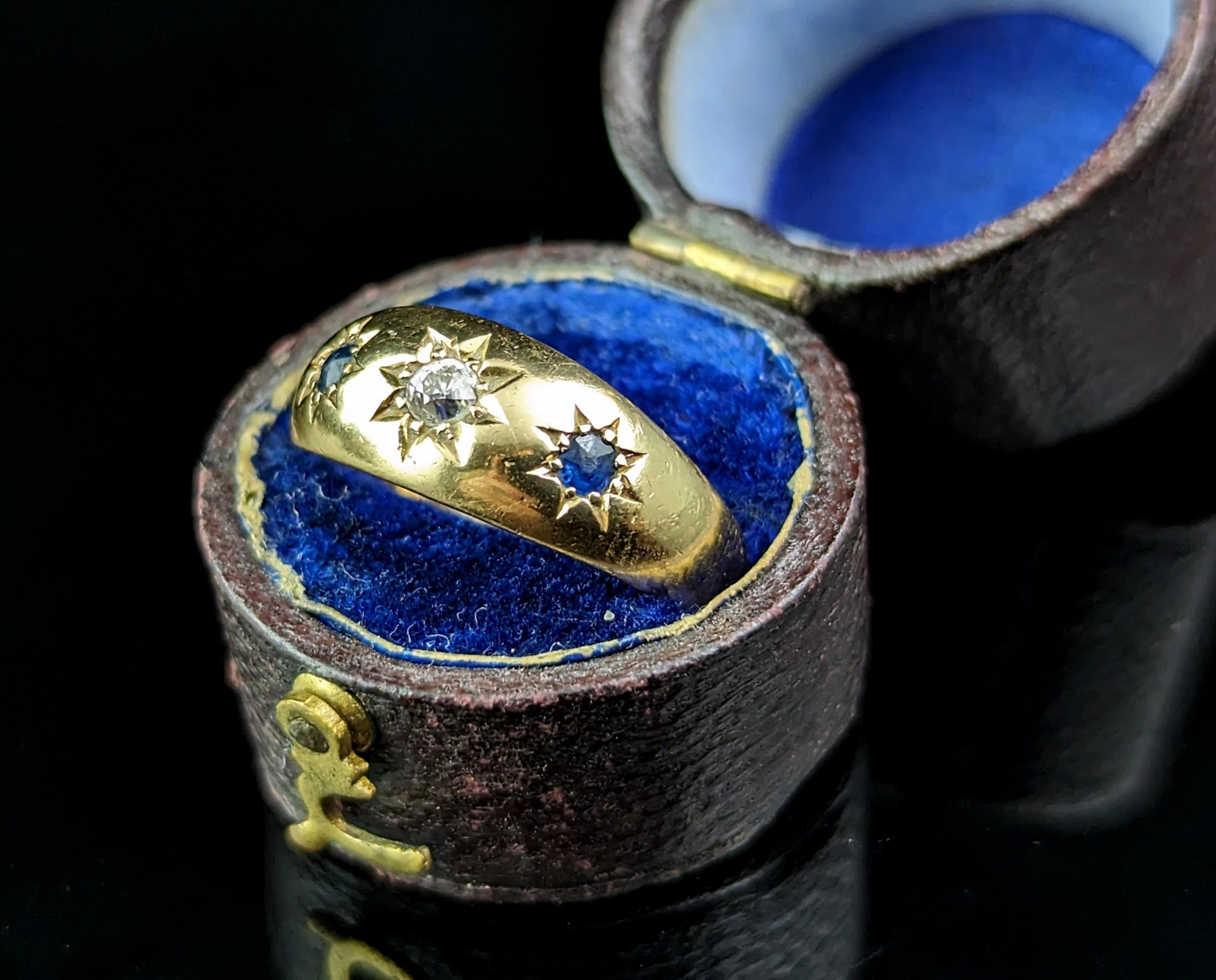 Antiker Ring aus 18 Karat Gold mit Saphiren und Diamanten in Sternfassung  im Angebot 1