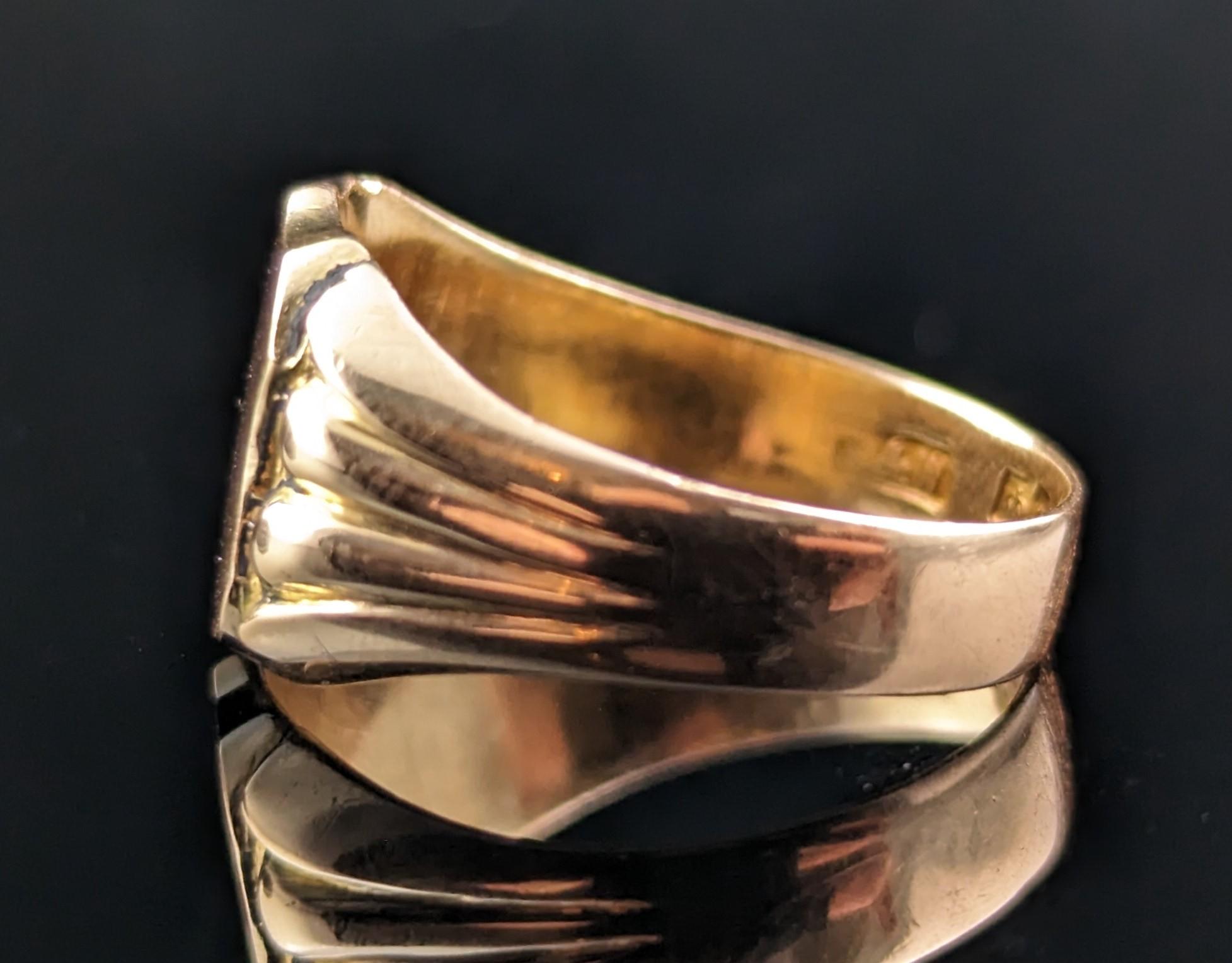 Antique 18k Gold Signet Ring, Pinky Ring, Shield Shaped, Victorian In Good Condition In NEWARK, GB