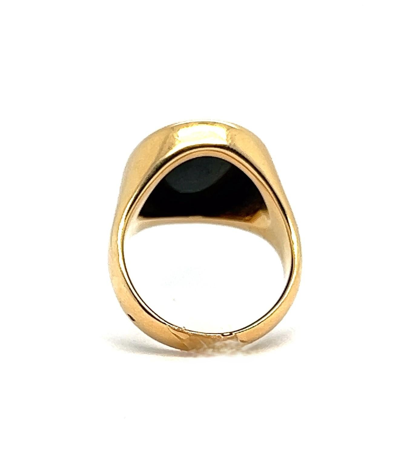 Bague de chevalière ancienne en or 18K avec intaille en pierre de sang Unisexe en vente