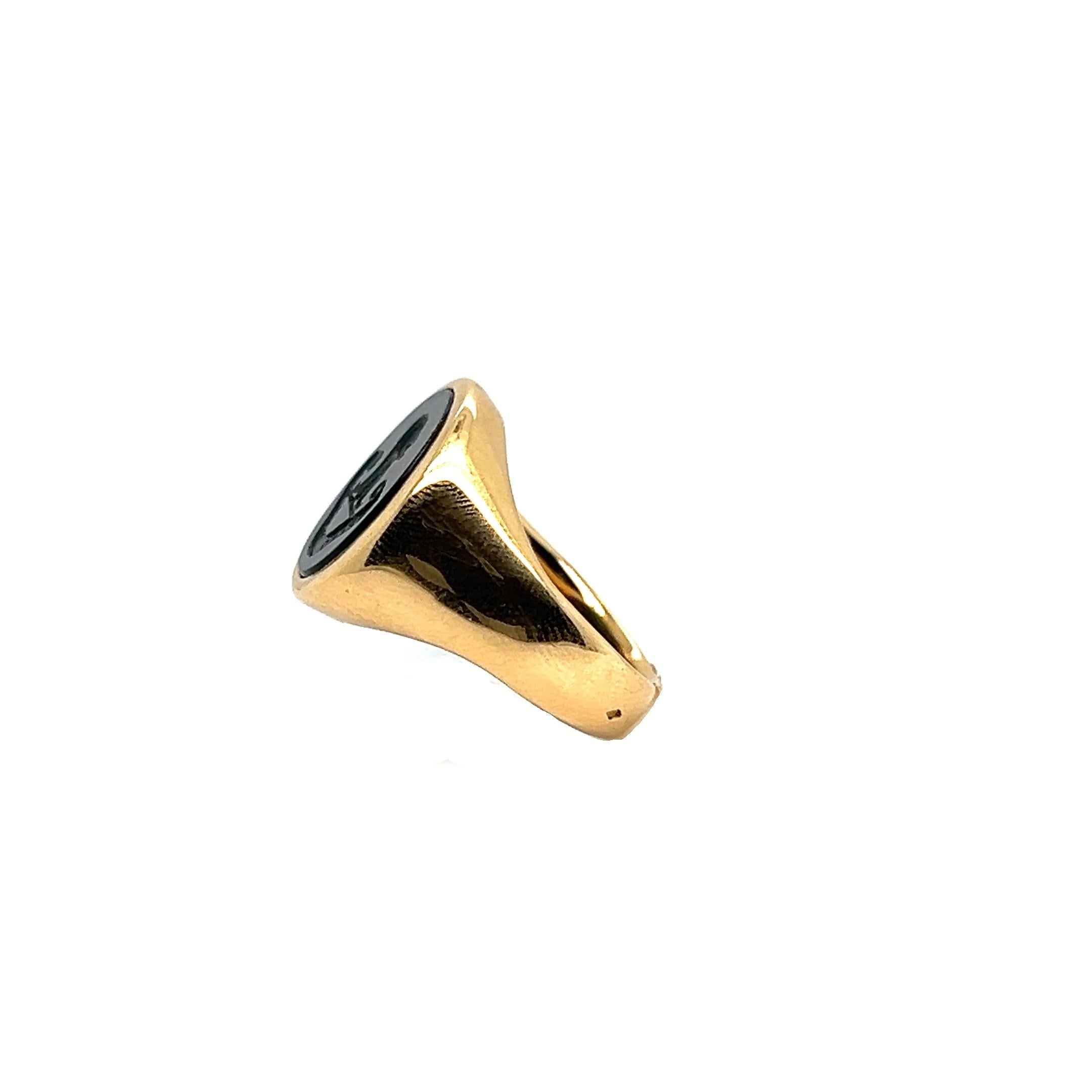 Bague de chevalière ancienne en or 18K avec intaille en pierre de sang en vente 3