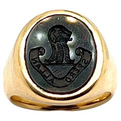 Anillo de sello antiguo de oro de 18 quilates con incrustación de piedra de sangre