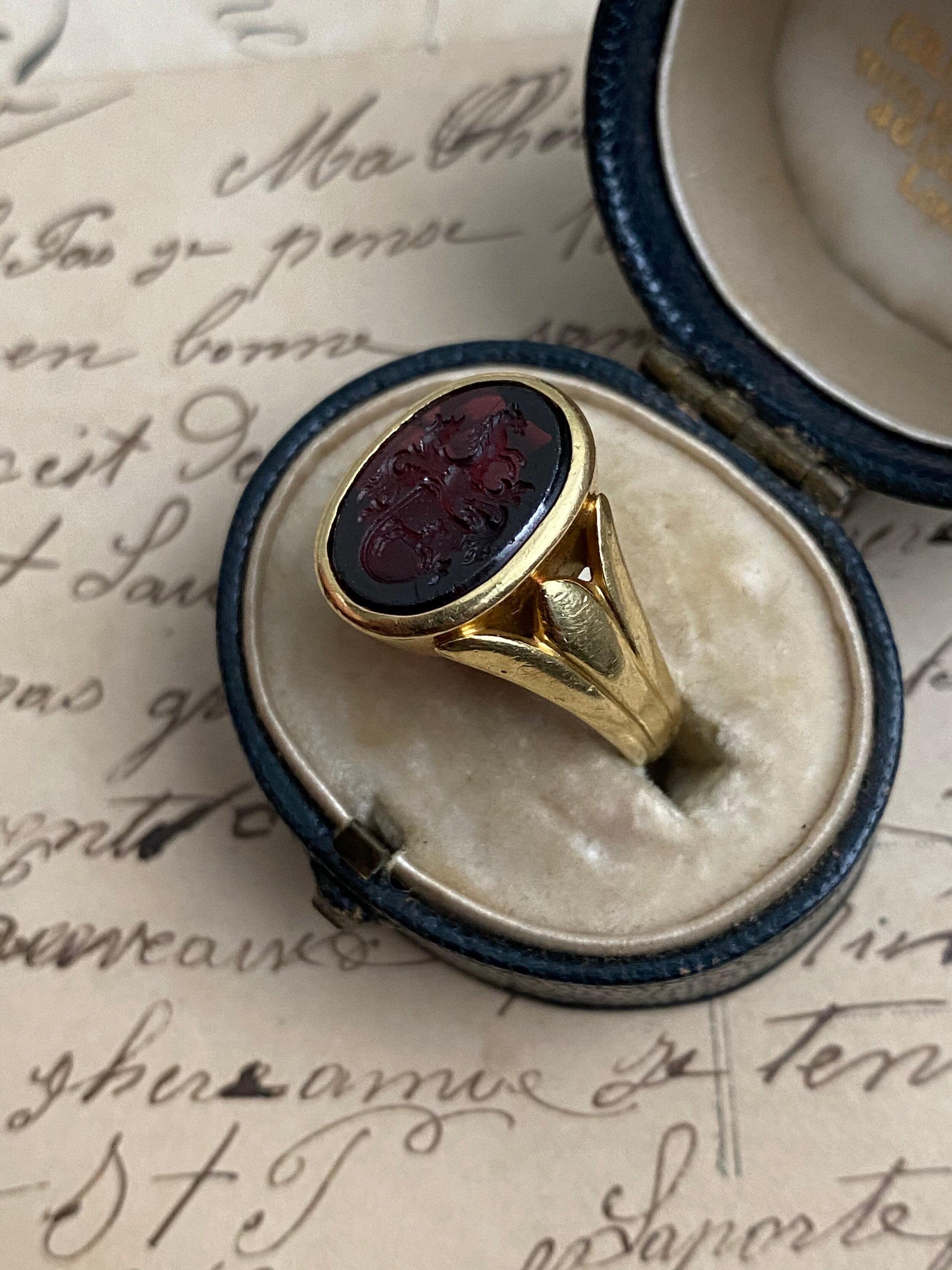 Antique 18K Gold Signet Ring with Garnet Intaglio of a Horse For Sale 1