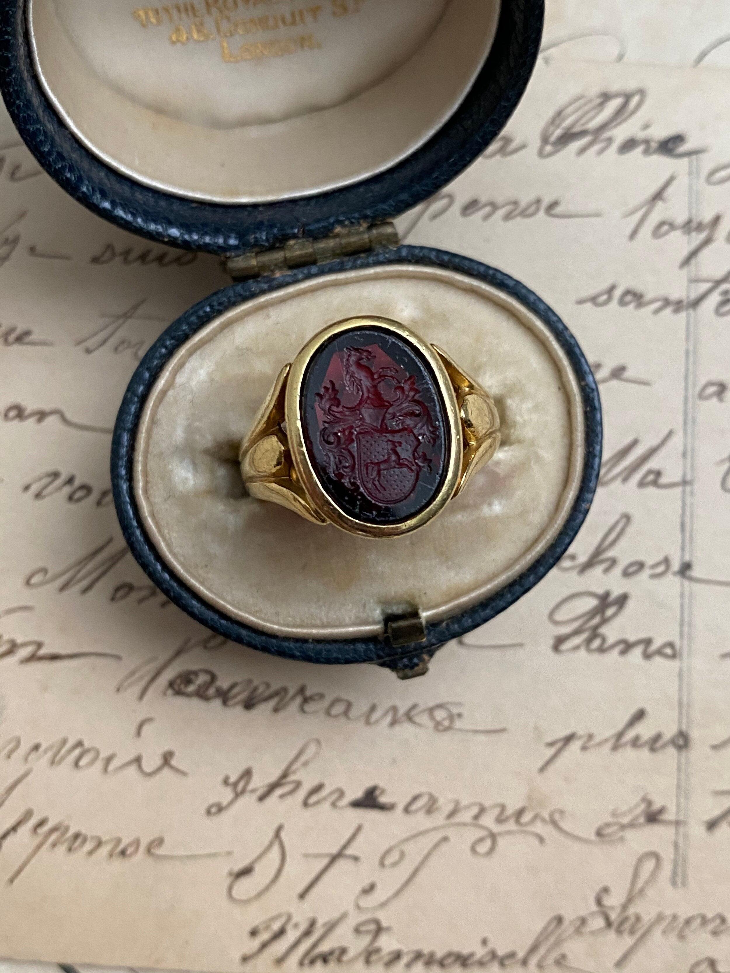 Antique 18K Gold Signet Ring with Garnet Intaglio of a Horse For Sale 3