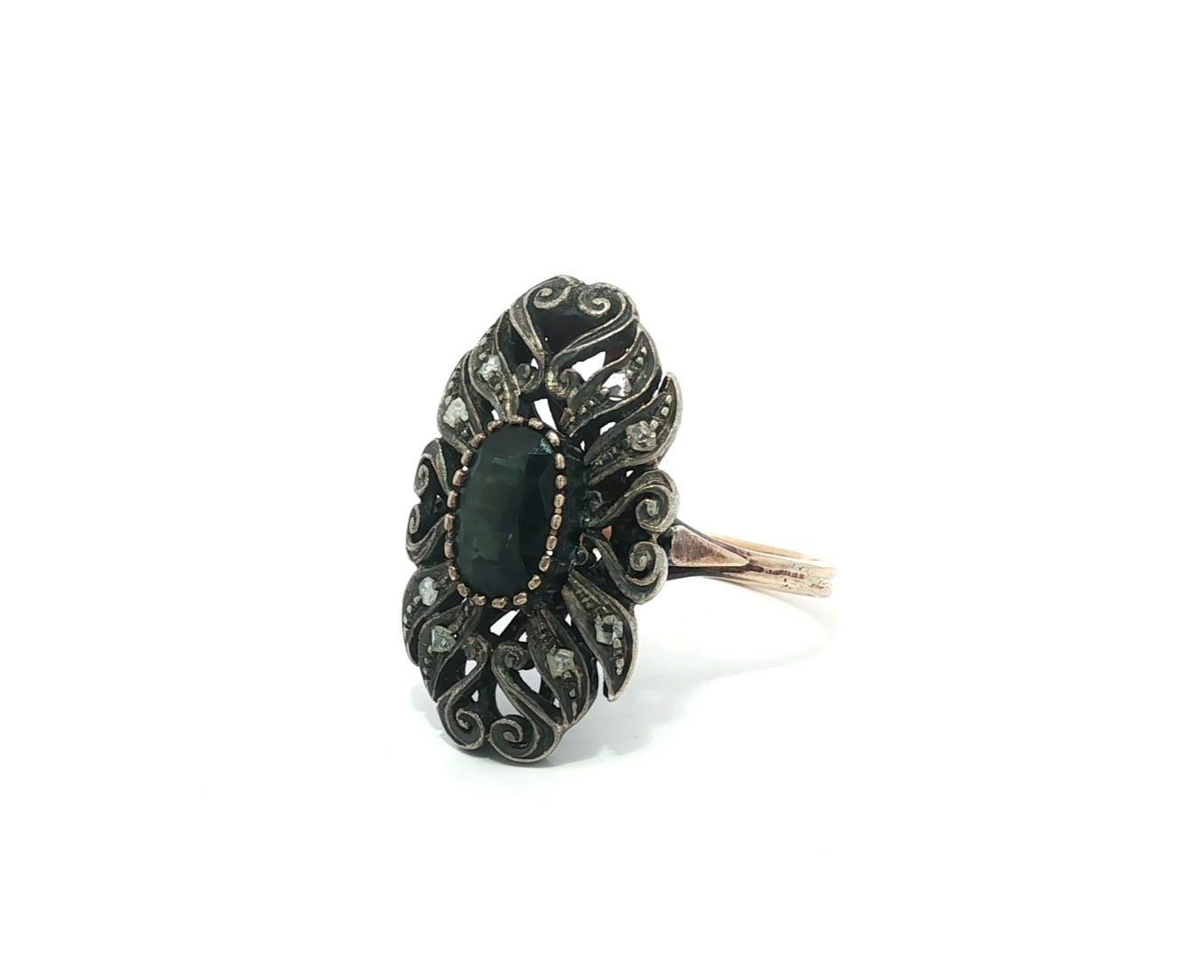 Bague ancienne en or et argent 18k, saphir ovale et diamants roses, long rouleau ouvert en vente 6