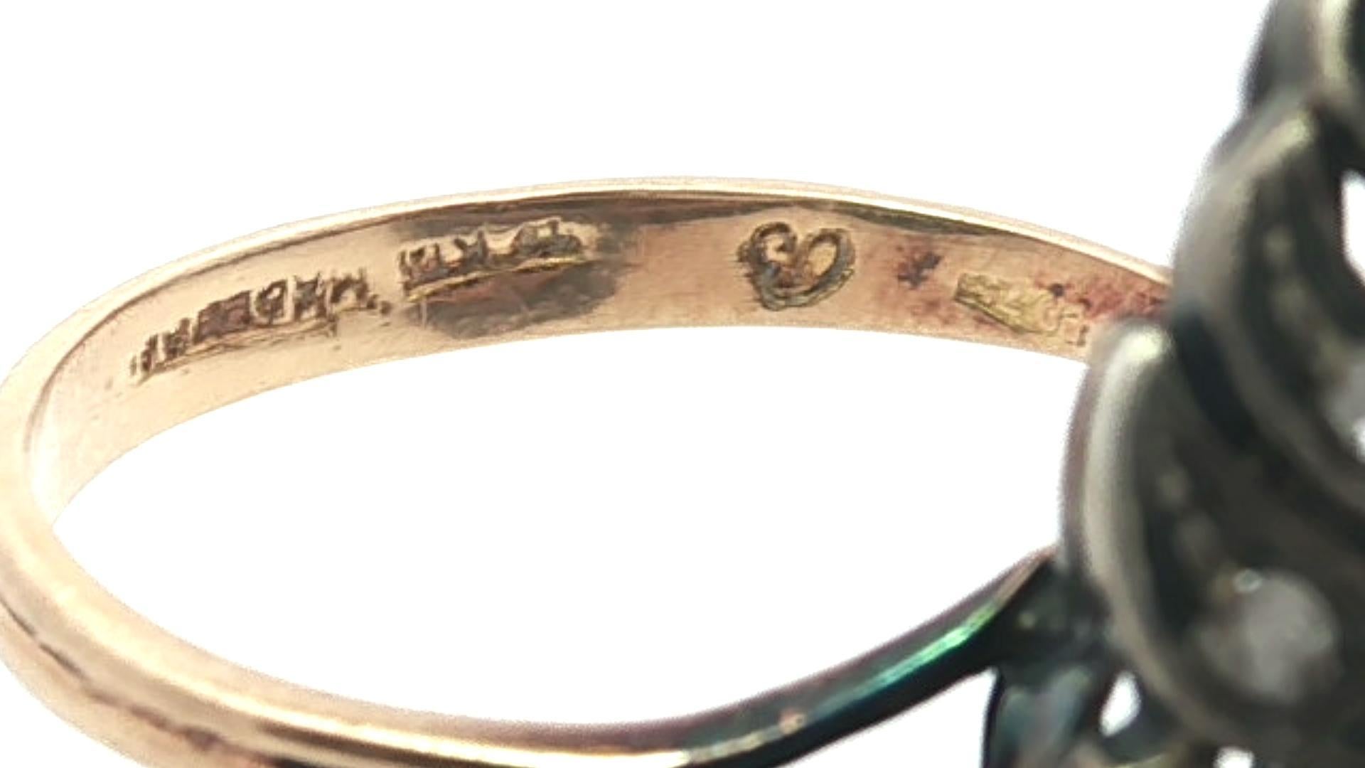 Bague ancienne en or et argent 18k, saphir ovale et diamants roses, long rouleau ouvert en vente 2