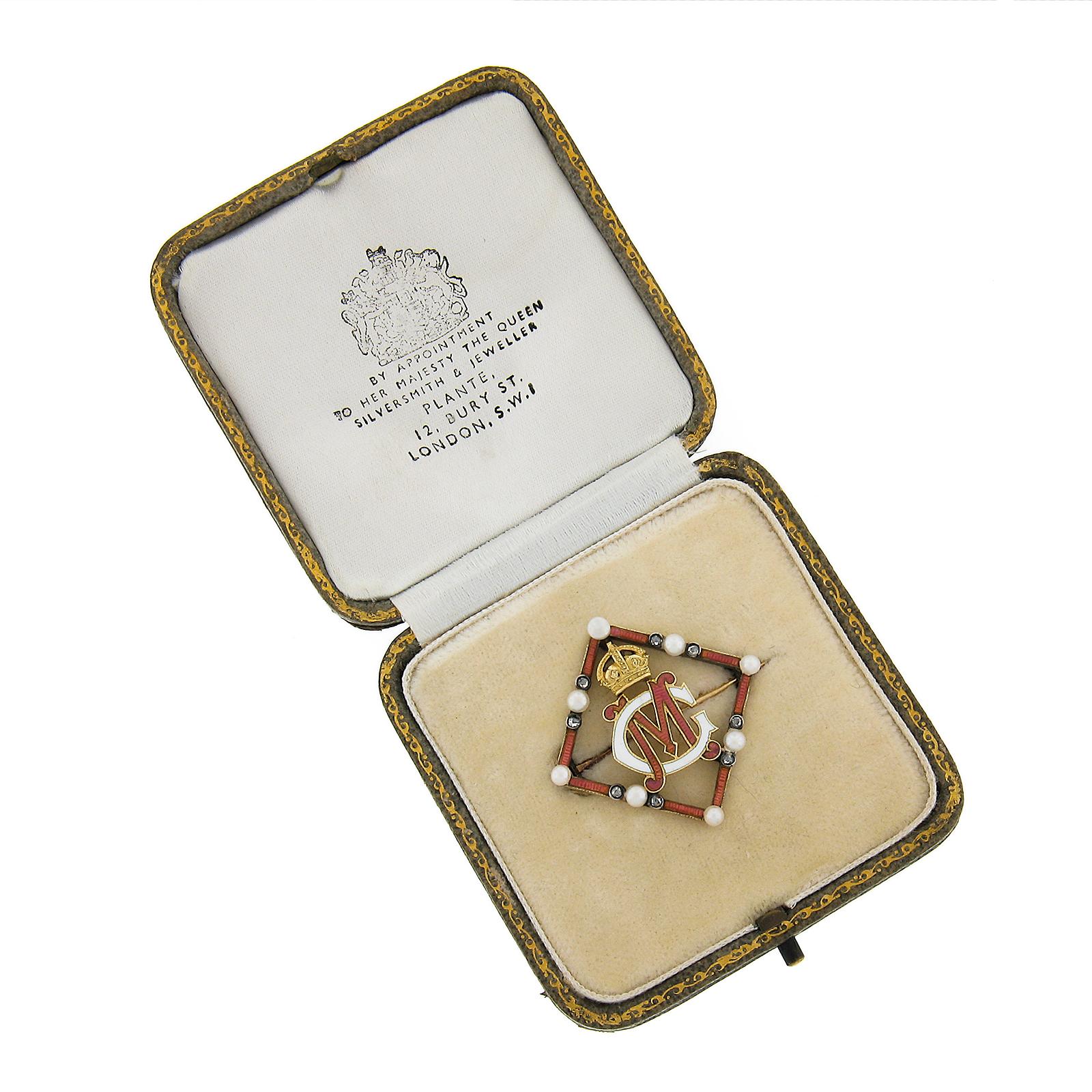 --Stone(s):--
(8) Natural Genuine Diamonds - Round Cut - Bezel Set
(8) Genuine Cultured Seed Pearls - Round Shape - White Colors
White & Salmon Enamel Work

Material: Solid 18k Yellow Gold w/ Silver Baskets
Weight: 5.0 Grams
Backing: Pin w/