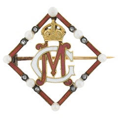 Antiguo broche de oro y plata de 18 quilates con inicial esmaltada Escudo de Armas Real