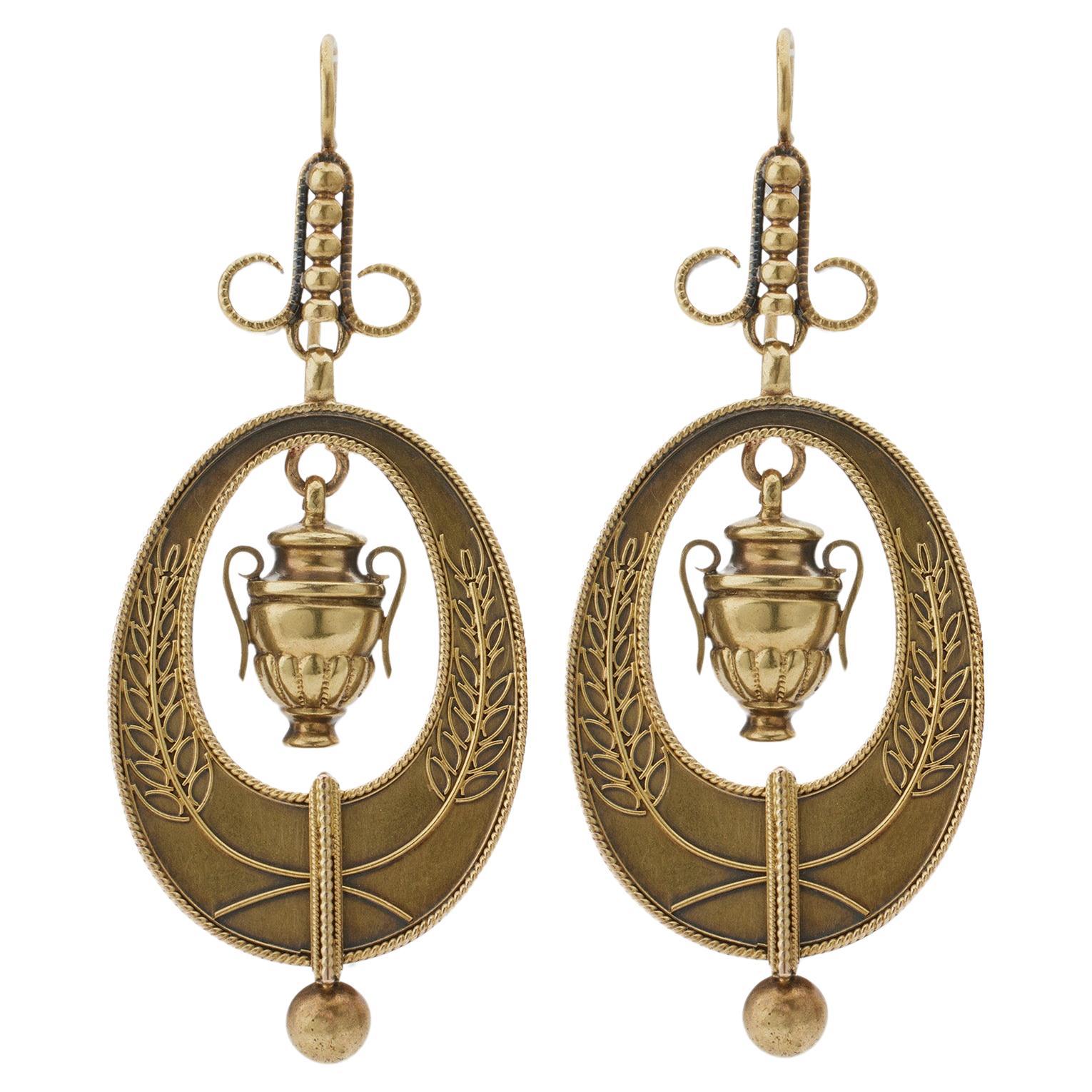 Boucles d'oreilles pendantes anciennes en or 18K en forme d'urne et de couronne