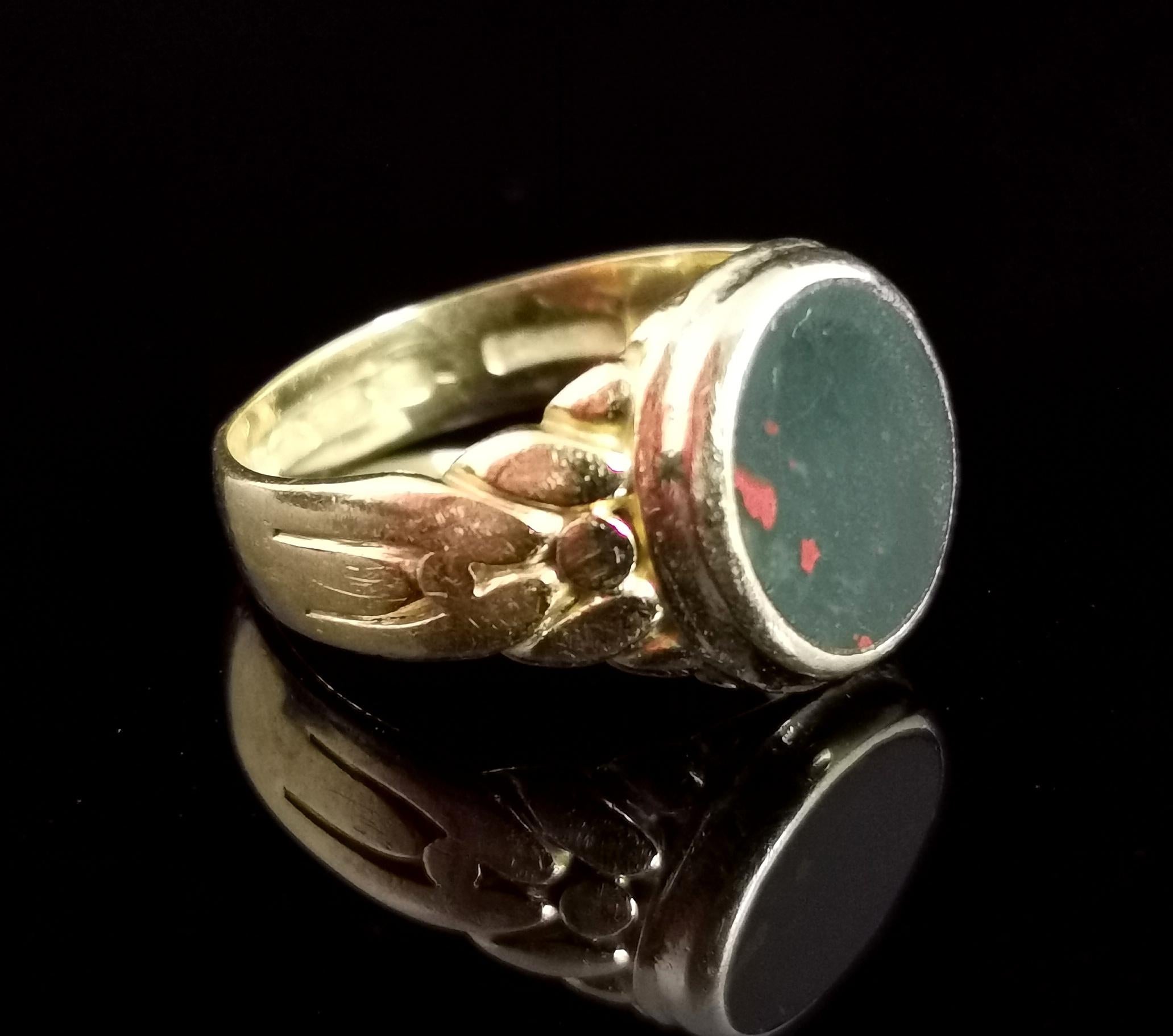 Antique 18k Gold Yellow Gold Bloodstone Signet Ring In Fair Condition In NEWARK, GB
