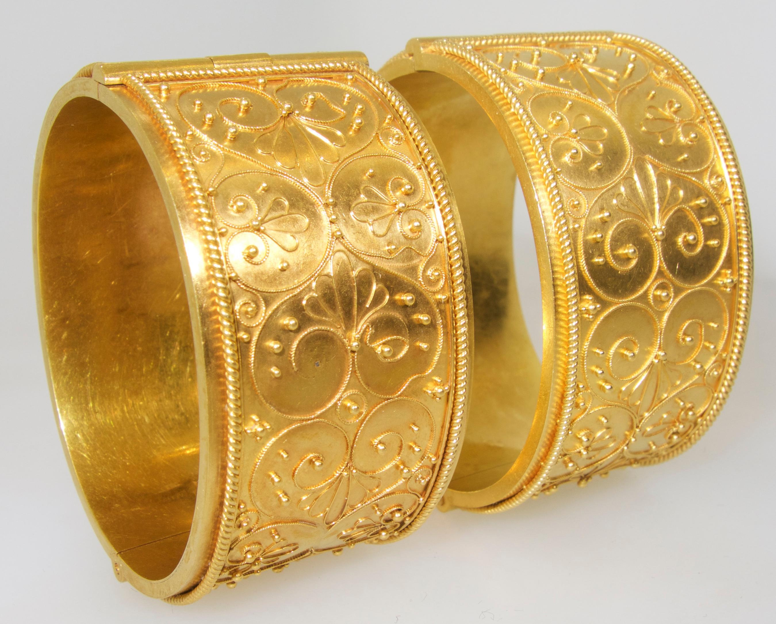 Women's or Men's Antique 18 Karat Matching Bangle Bracelets, circa 1975