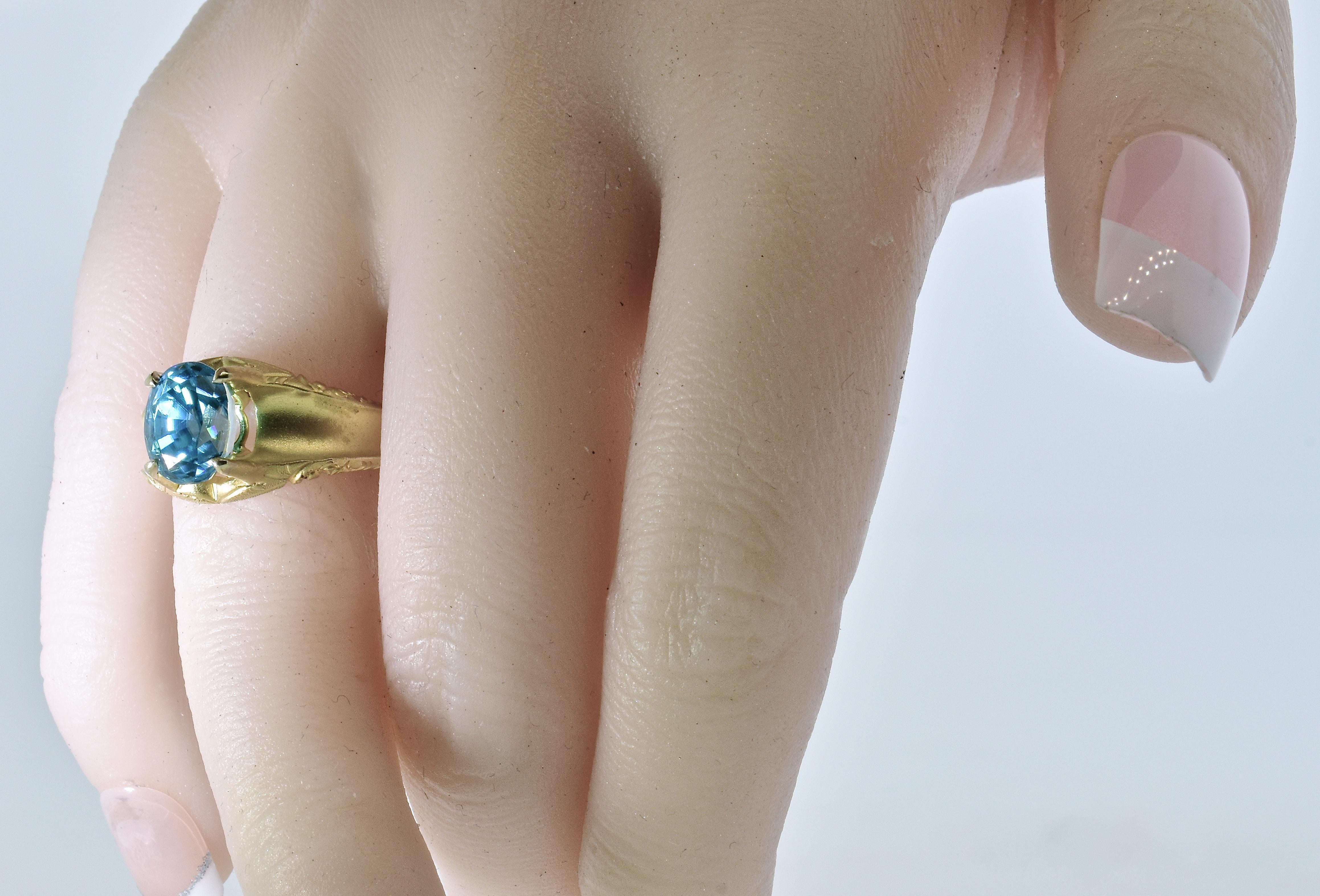 Antique 18K Ring possessing a Natural Very Fine Blue Zircon, circa 1890 For Sale 6
