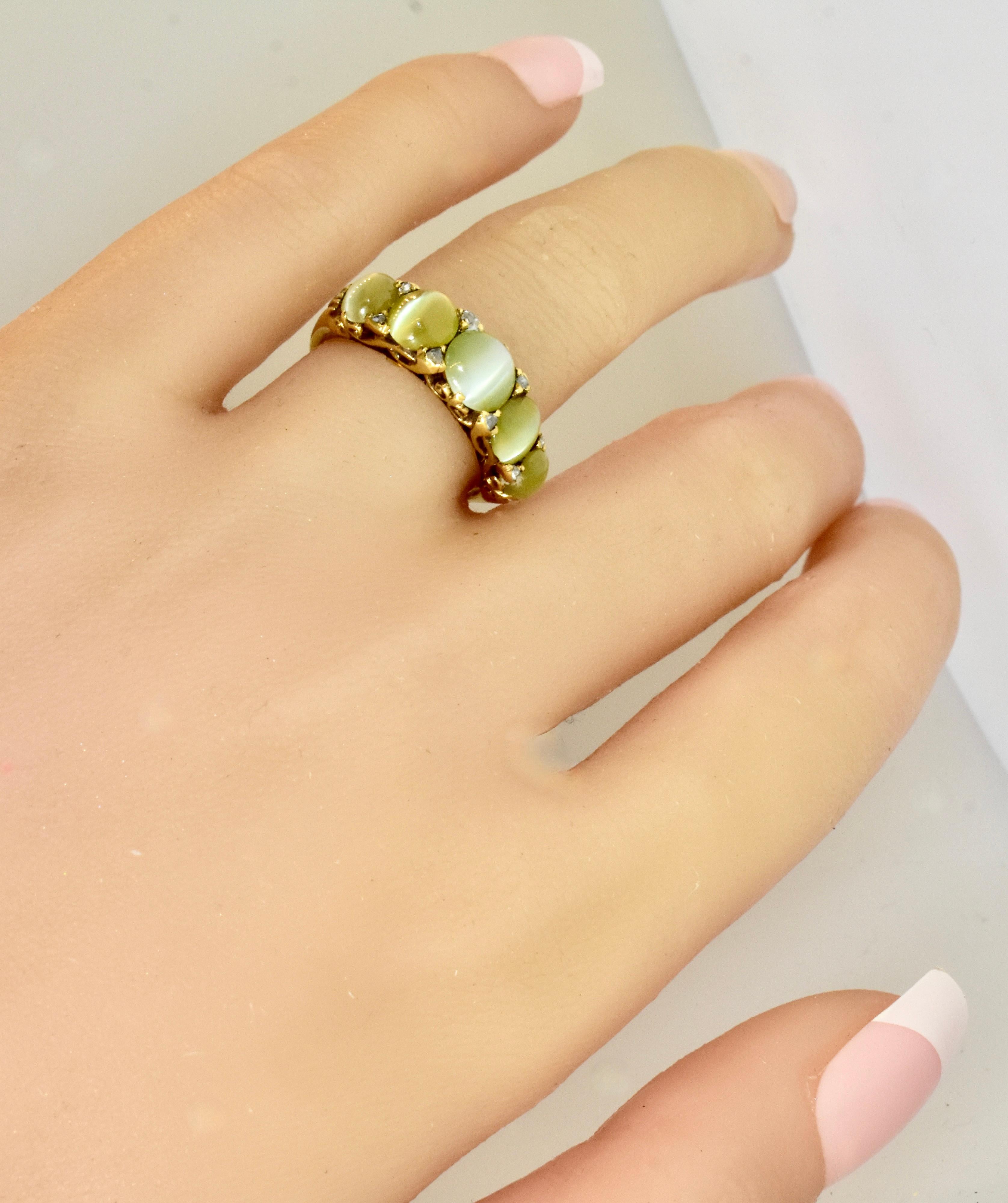 Cabochon Antique 18K Ring with Fine and Rare Natural Cat's Eye Chrysoberyls circa 1880  For Sale