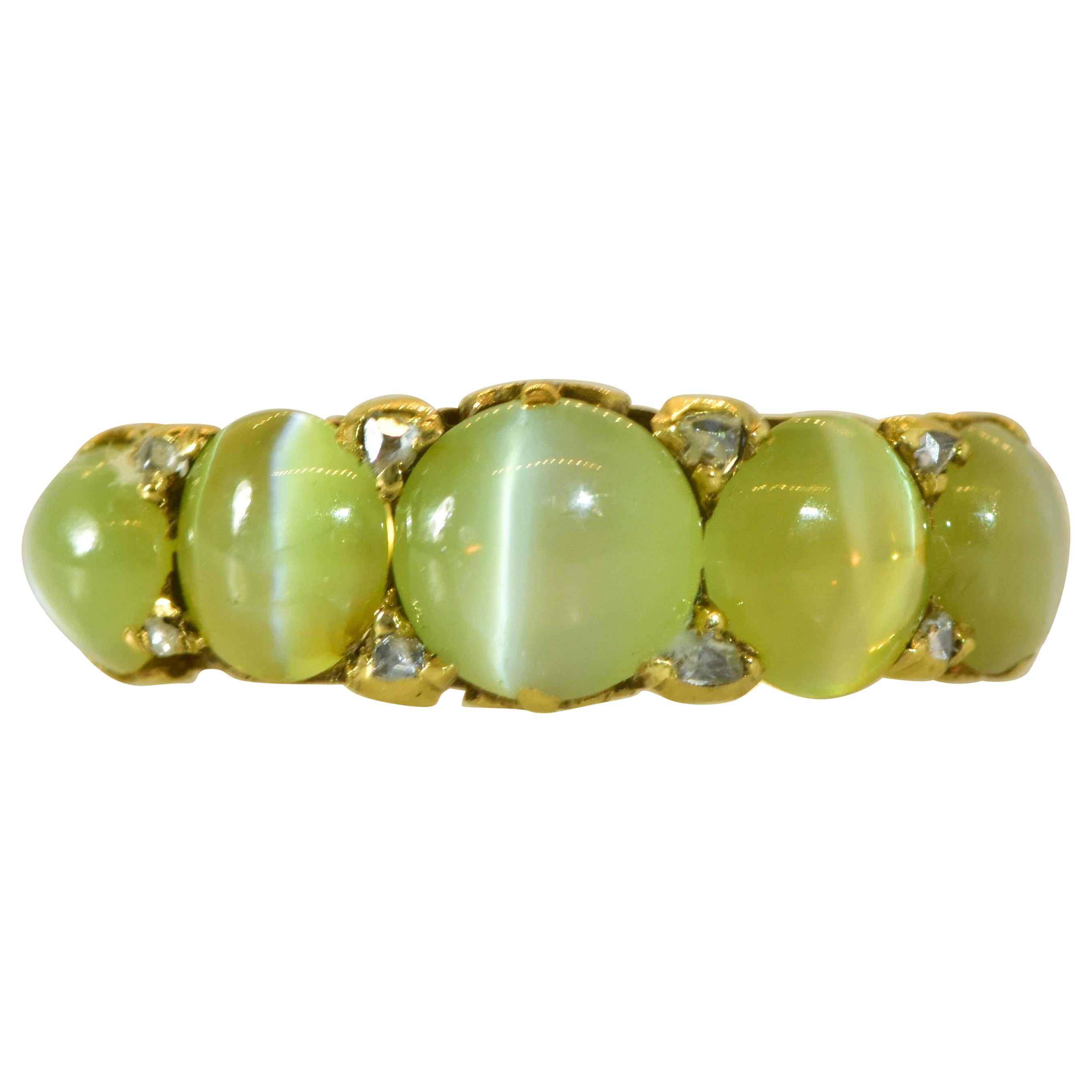 Women's or Men's Antique 18K Ring with Fine and Rare Natural Cat's Eye Chrysoberyls circa 1880