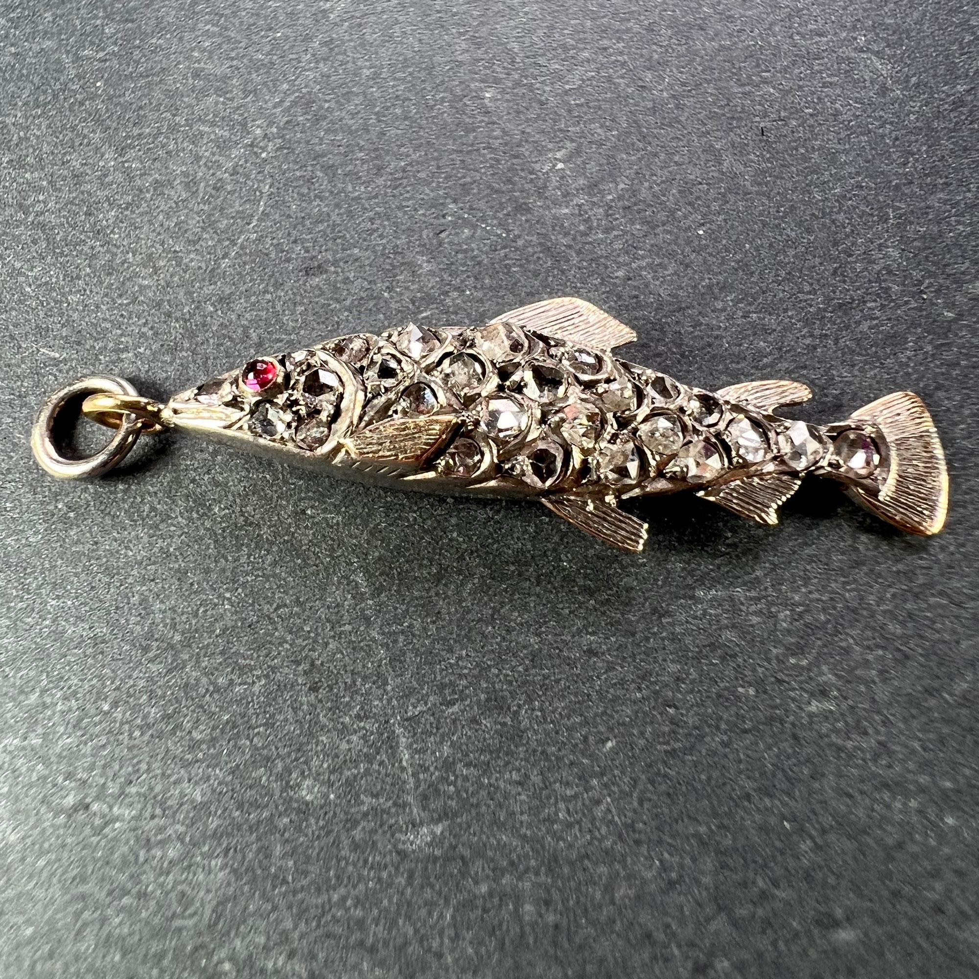 Taille rose Pendentif ancien poisson en or rose 18 carats, argent, rubis et diamant en vente