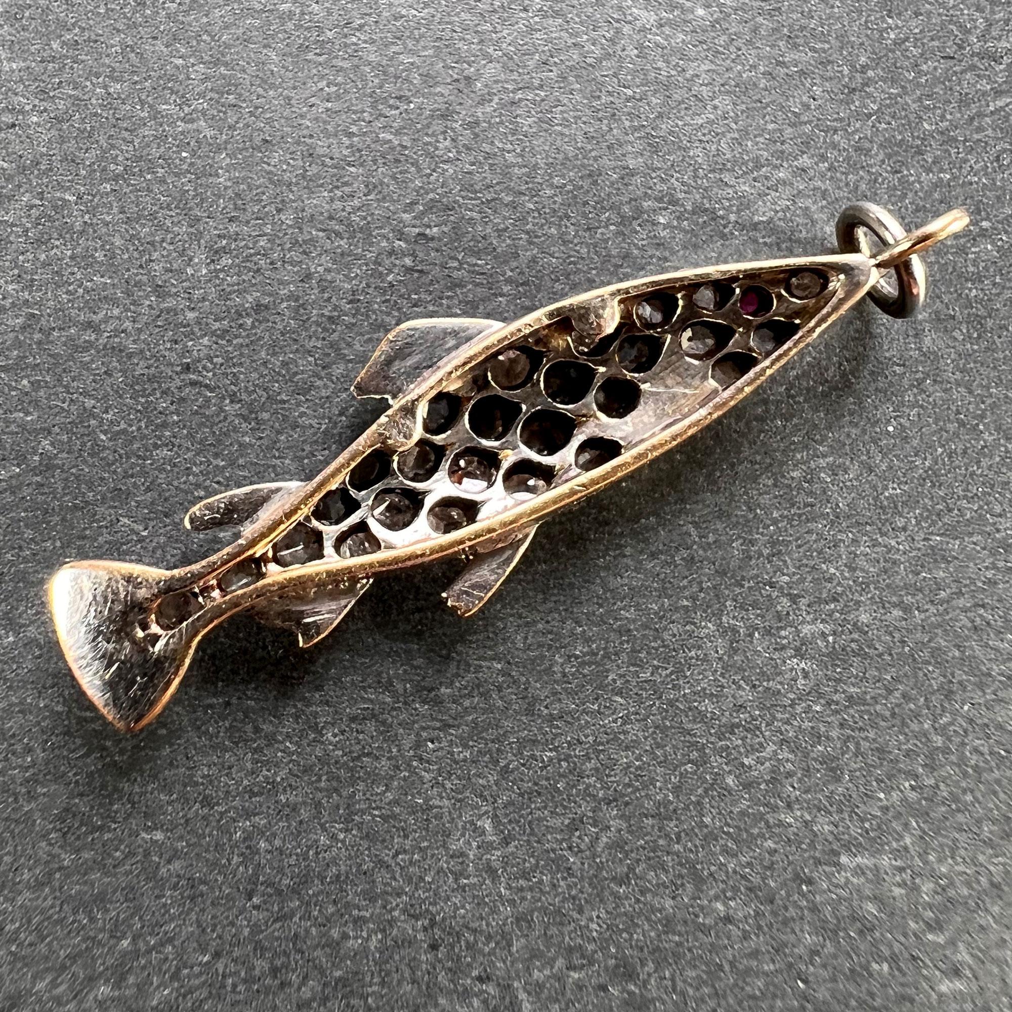 Pendentif ancien poisson en or rose 18 carats, argent, rubis et diamant Bon état - En vente à London, GB