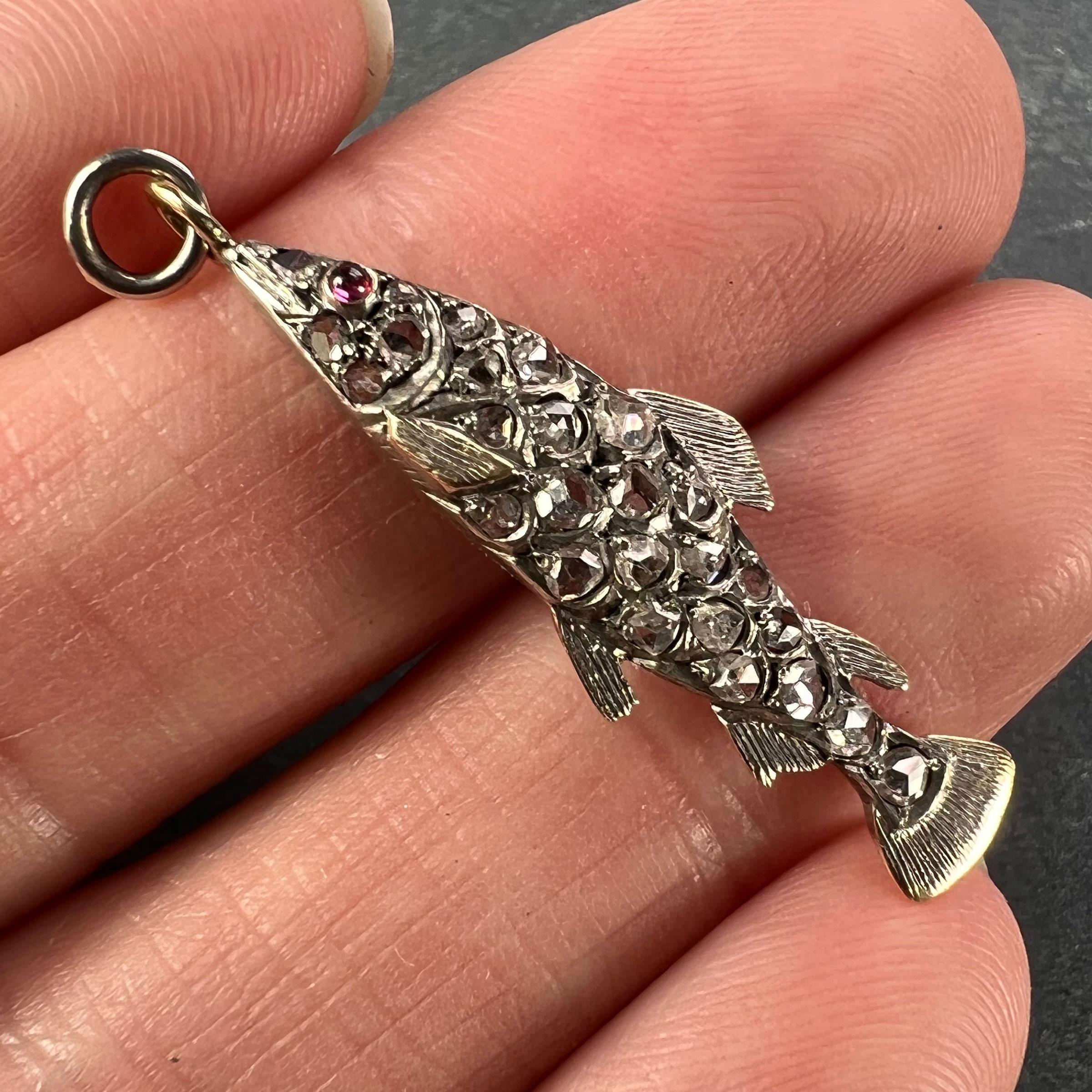 Pendentif ancien poisson en or rose 18 carats, argent, rubis et diamant en vente 1