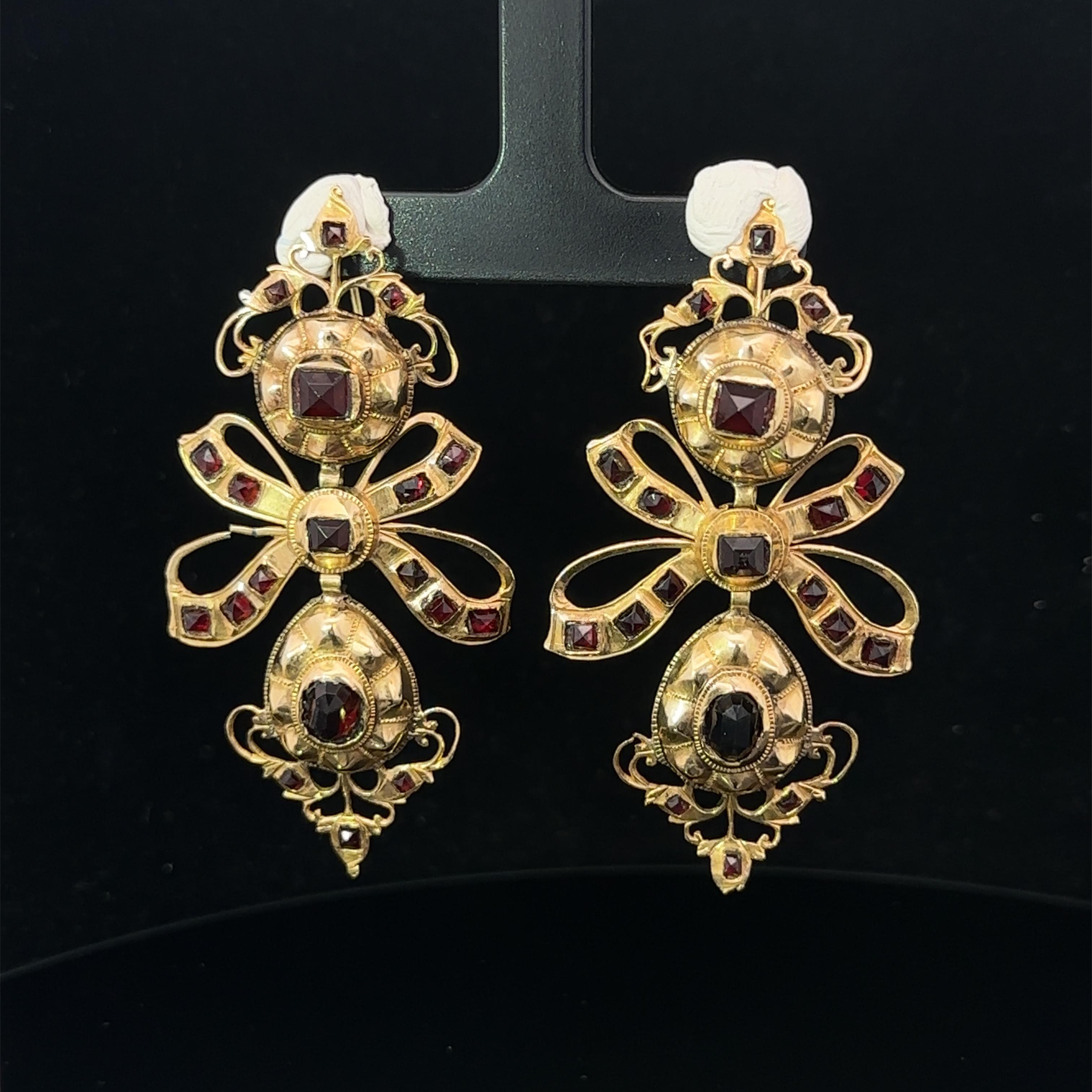 Antique 18k Spanish Gold Red Garnet Pendant Earrings 18th Century  In Good Condition For Sale In London, GB
