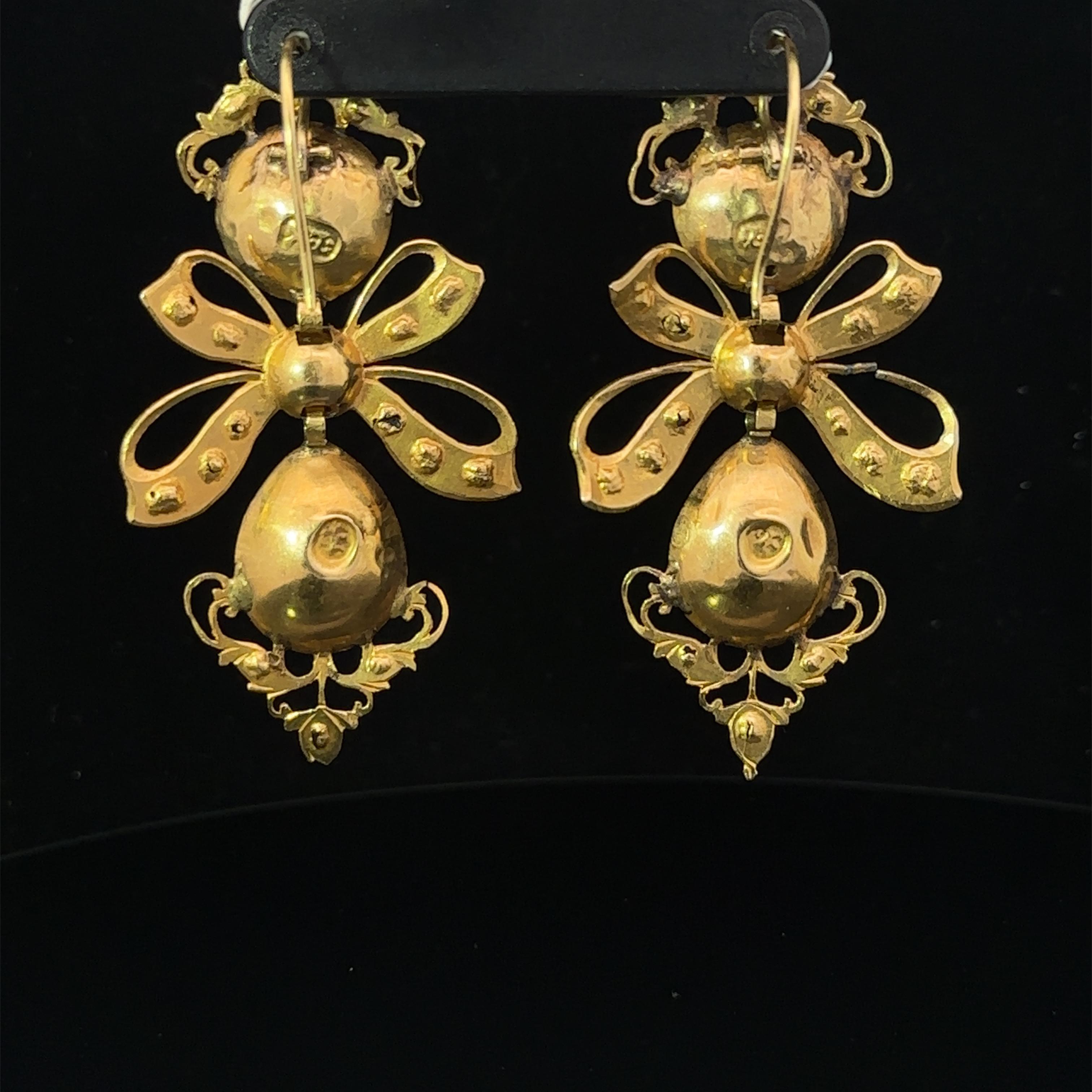 Women's or Men's Antique 18k Spanish Gold Red Garnet Pendant Earrings 18th Century  For Sale