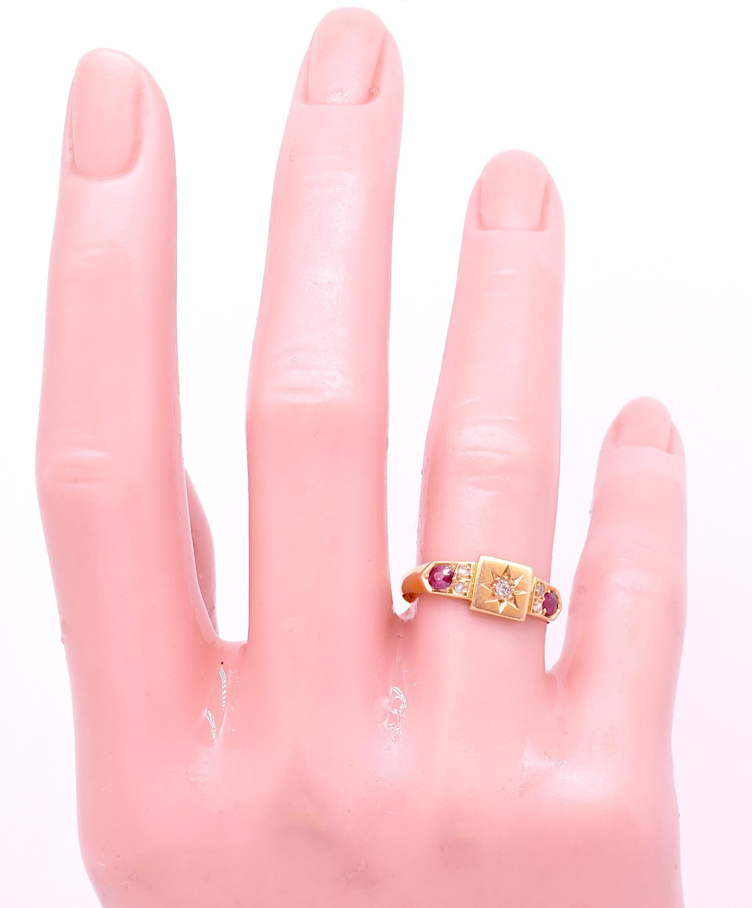 Antiker 18 Karat Rubin- und Diamantring mit Sternenbesatz, HM Birmingham, 1903 im Zustand „Gut“ in Baltimore, MD