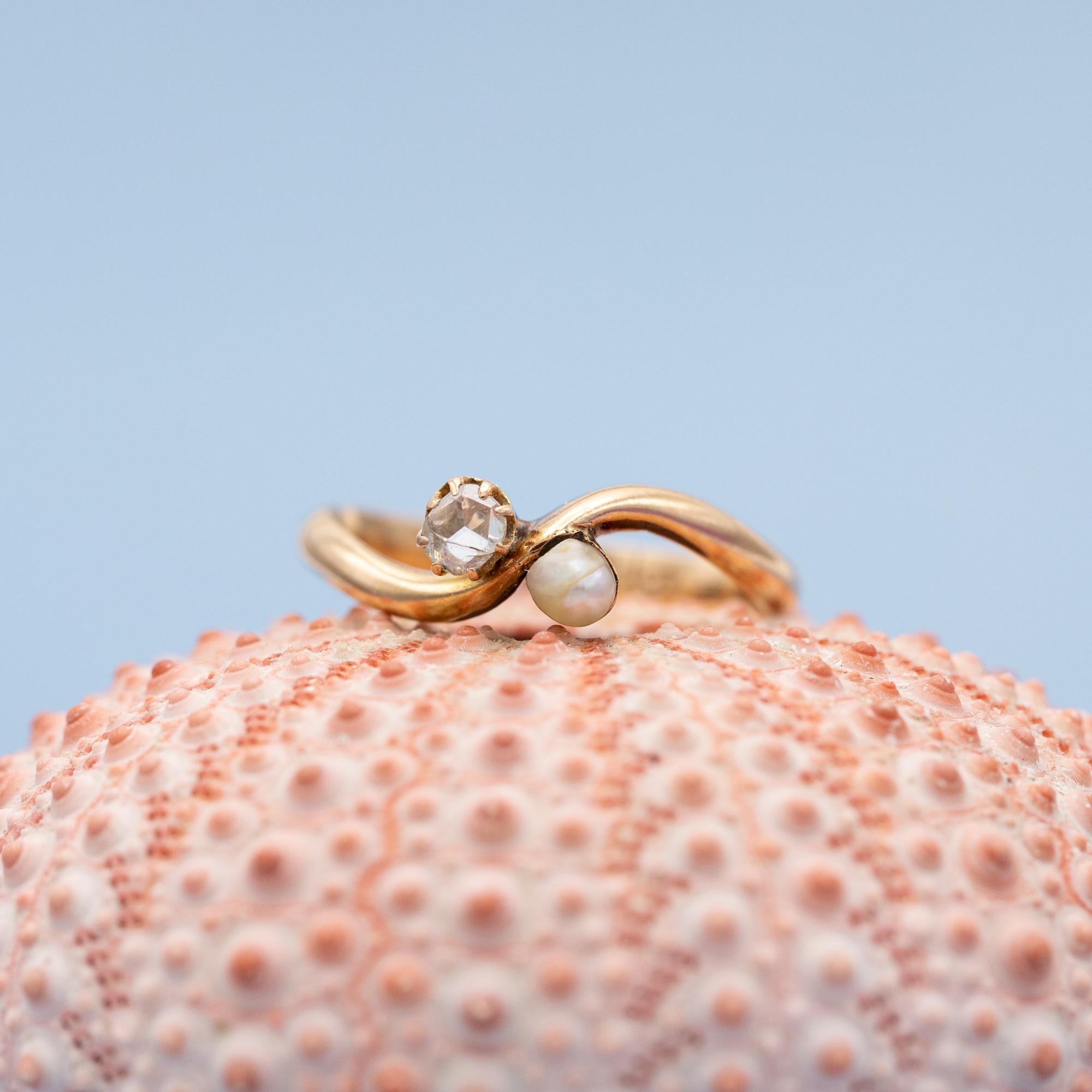 Victorian Antique 18K Toi et Moi ring - love ring - natural rose cut diamonds - engagement For Sale