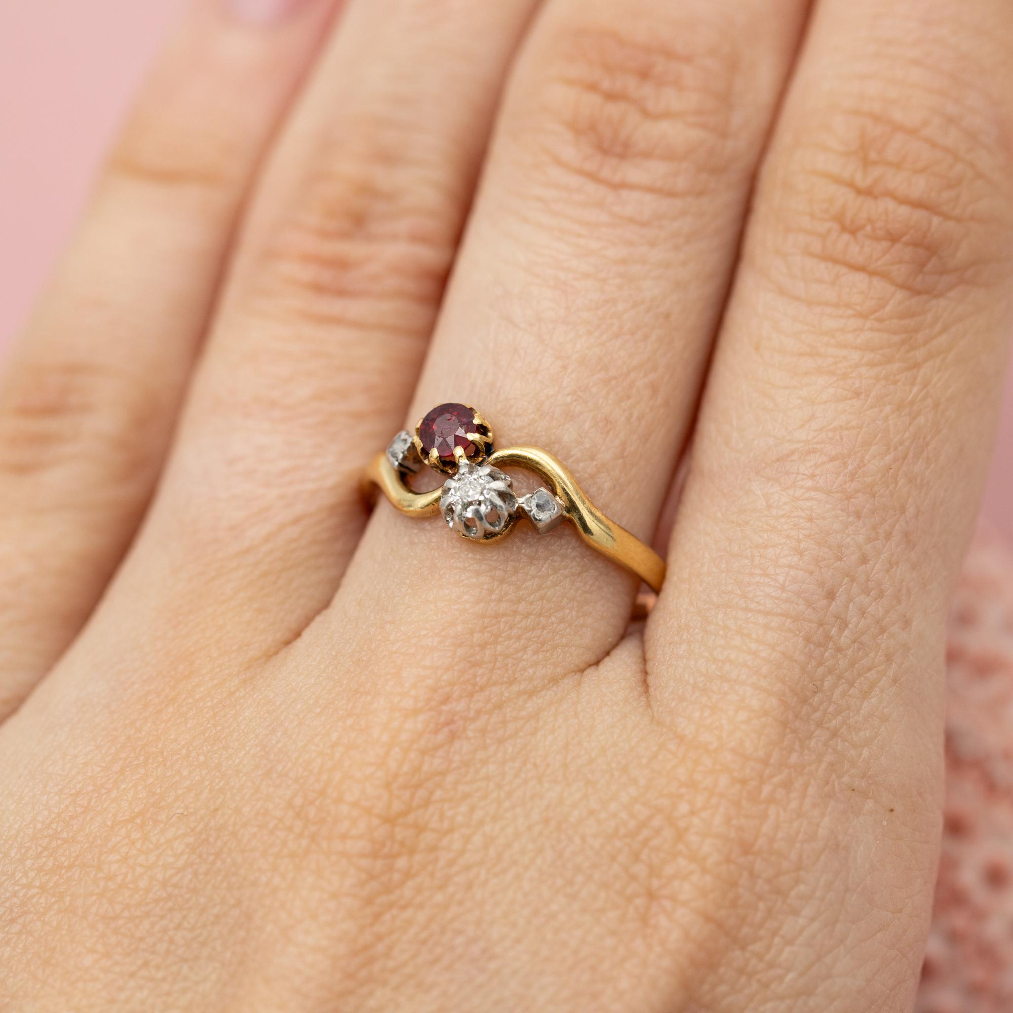 Antique 18K Toi et Moi ring, natural diamonds and ruby - you & I engagement ring In Good Condition In Antwerp, BE