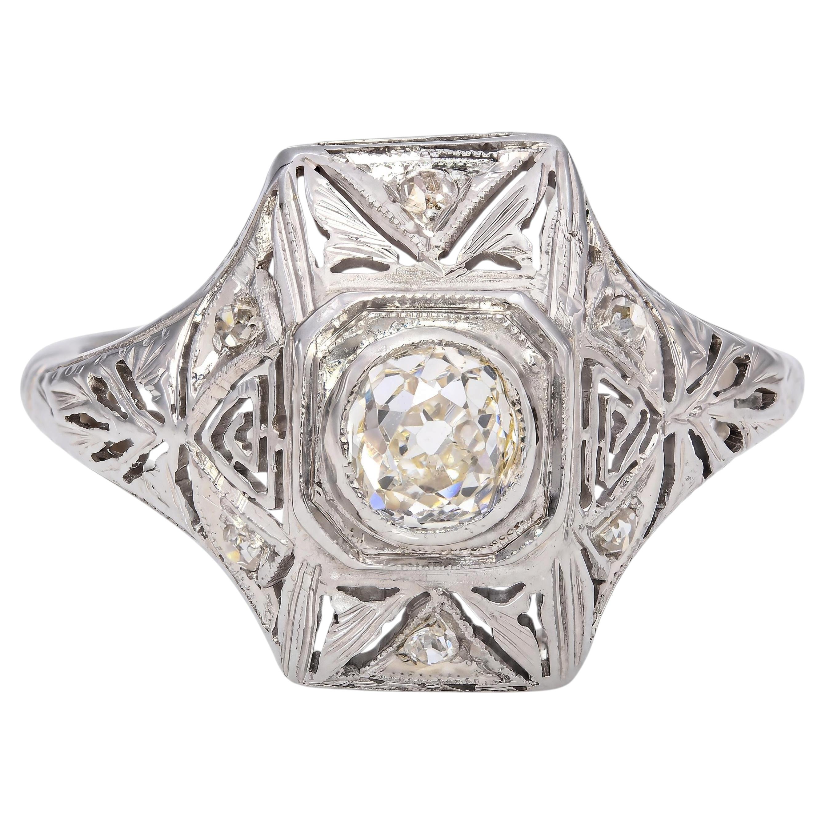 Antiker Ring aus 18-karätigem Weißgold mit einem Diamanten im Old-Mine-Schliff von 0,47 Karat