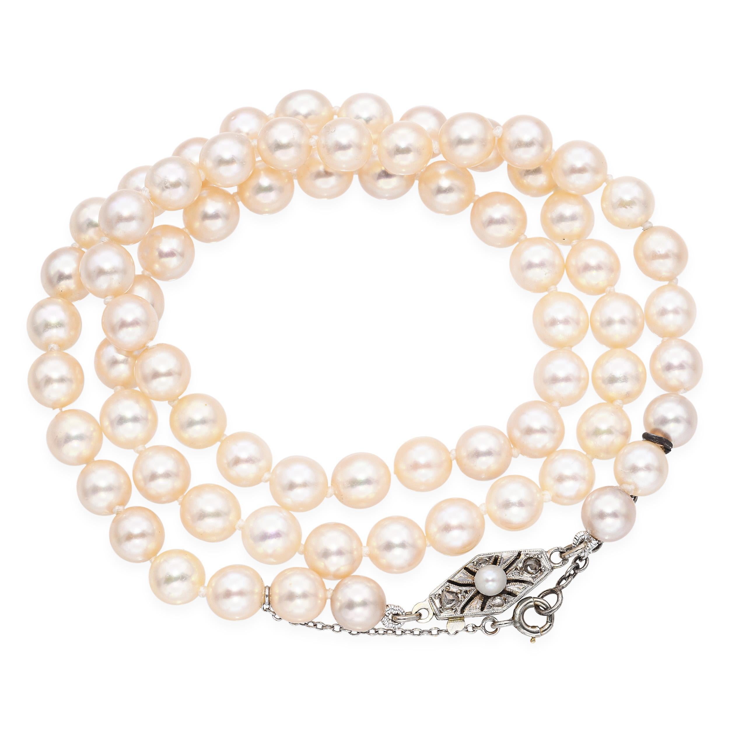 Collier ancien en or blanc 18k avec fermoir à diamants et perles Bon état - En vente à New York, NY