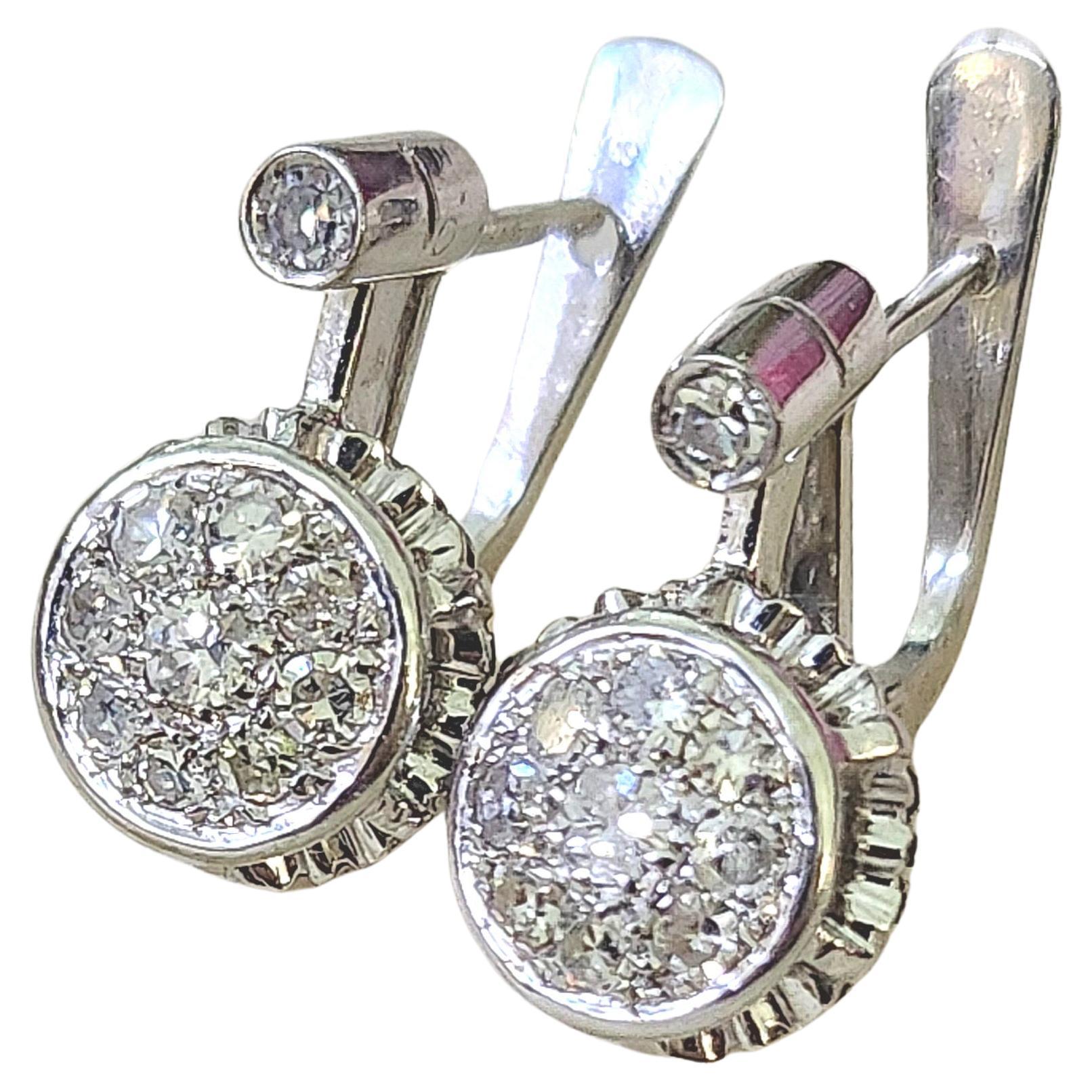 Boucles d'oreilles anciennes en or blanc 18k avec diamants Bon état - En vente à Cairo, EG