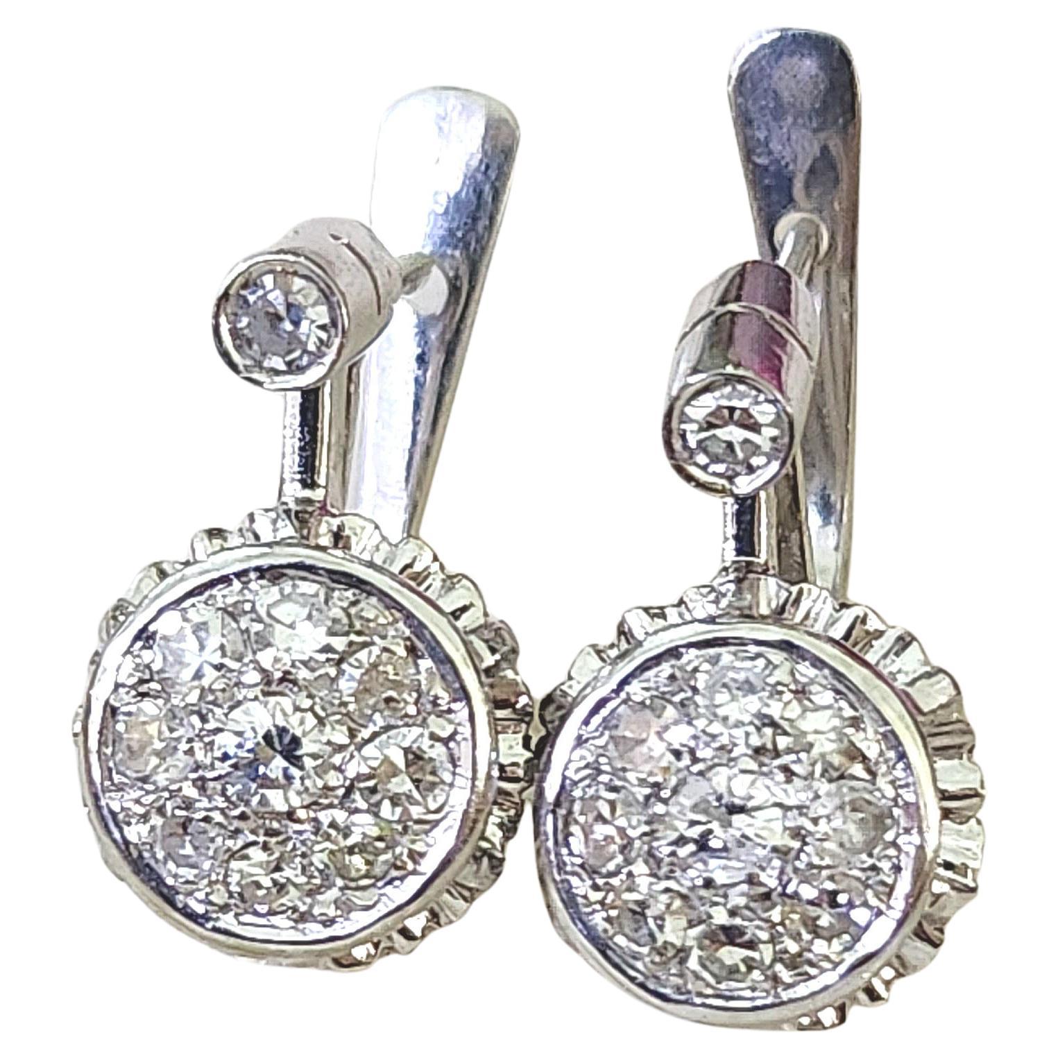Boucles d
oreilles anciennes en or blanc 18k avec diamants en vente