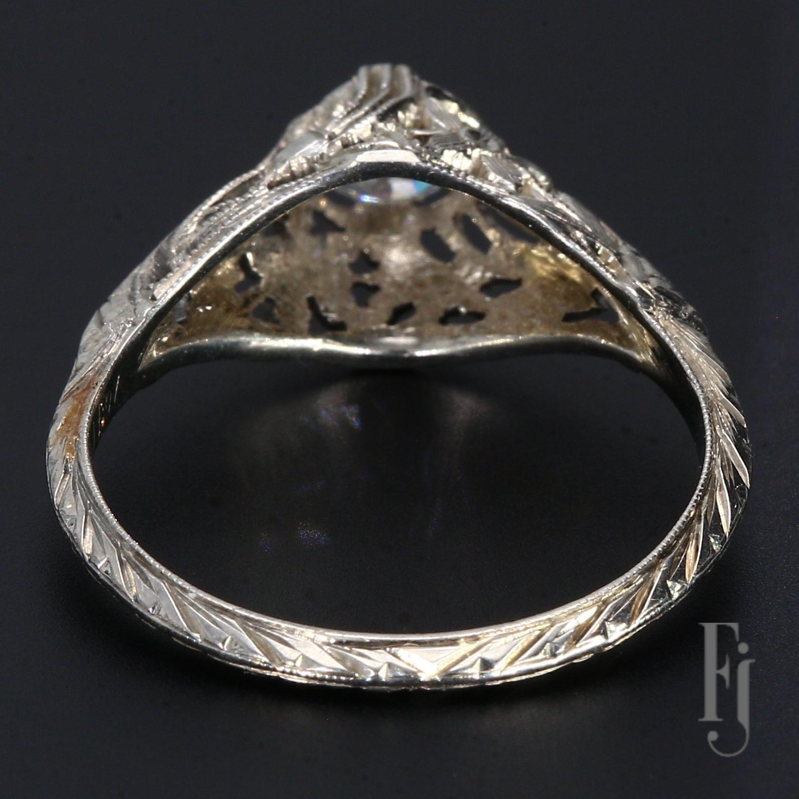 Antiker 18k Weißgold Verlobungsring mit 0,25ct Diamant - Größe 6 (Rundschliff) im Angebot