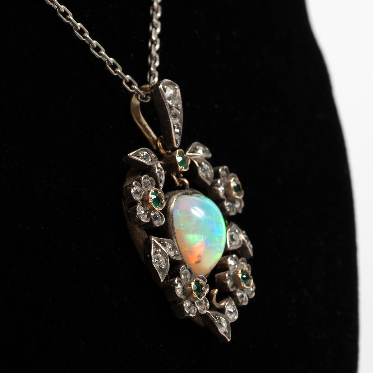 Victorian 18 Carat White Gold Necklace with Diamonds, Emeralds and Opal Stone. In Good Condition For Sale In Canterbury, GB