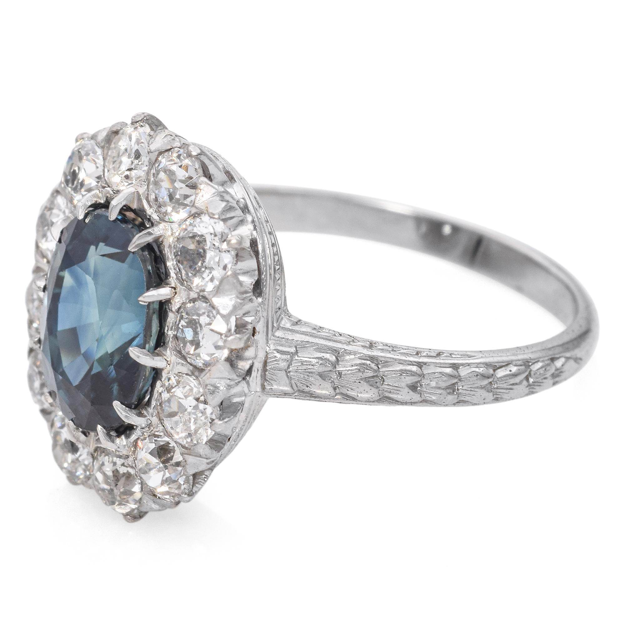 Antiker Halo-Ring, 18 Karat Weißgold, unbehandelter 2,4 Karat blauer Saphir, Diamant, GIA (Edwardian)