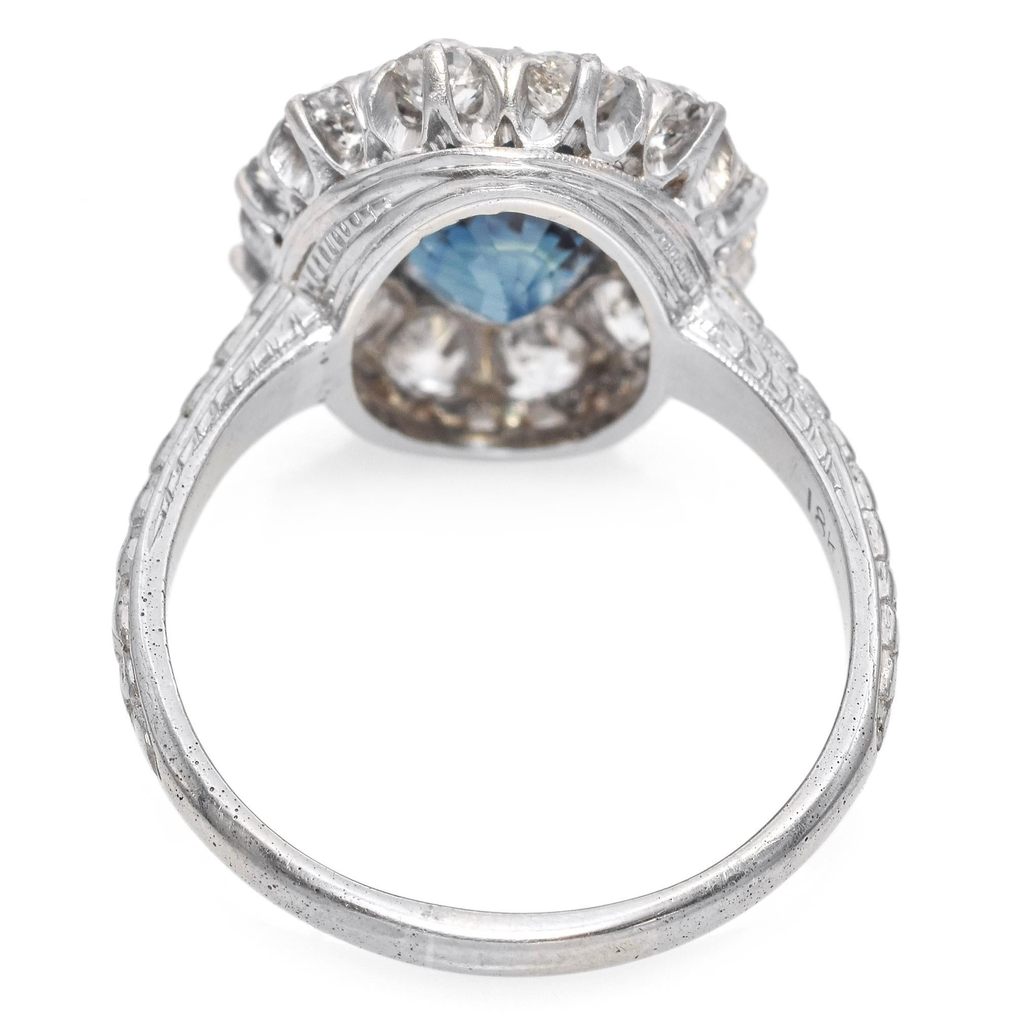 Antiker Halo-Ring, 18 Karat Weißgold, unbehandelter 2,4 Karat blauer Saphir, Diamant, GIA (Ovalschliff)